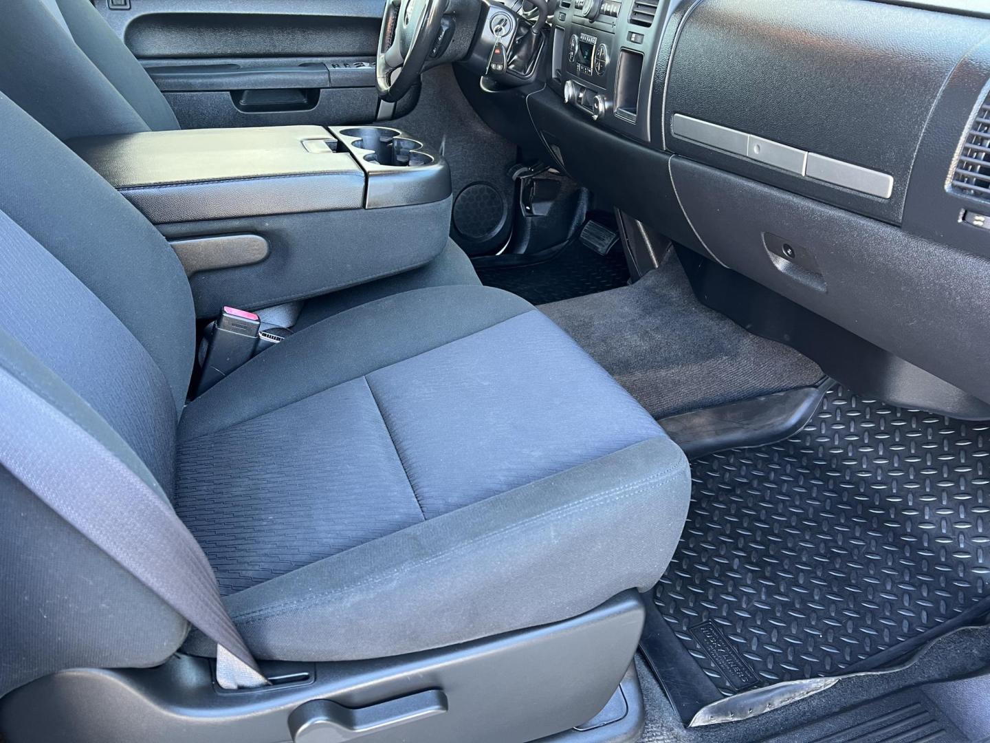 2011 Silver /Black GMC Sierra 1500 SLE (3GTP1VE03BG) with an 5.3L V8 OHV 16V FFV engine, 6-Speed Automatic transmission, located at 4520 Airline Hwy, Baton Rouge, LA, 70805, (225) 357-1497, 30.509325, -91.145432 - 2011 GMC Sierra 1500 Crew Cab SLE ***ONE OWNER*** 5.3 V8 Gas, 133K Miles, Cold A/C, Power Windows, Locks & Mirrors, Seats 6, Tow Package. Radio Display Doesn't Light Up. FOR INFO PLEASE CONTACT JEFF AT 225-413-0981. CHECK OUT OUR A+ RATING WITH THE BETTER BUSINESS BUREAU. WE HAVE BEEN A FAMILY OWNED - Photo#11