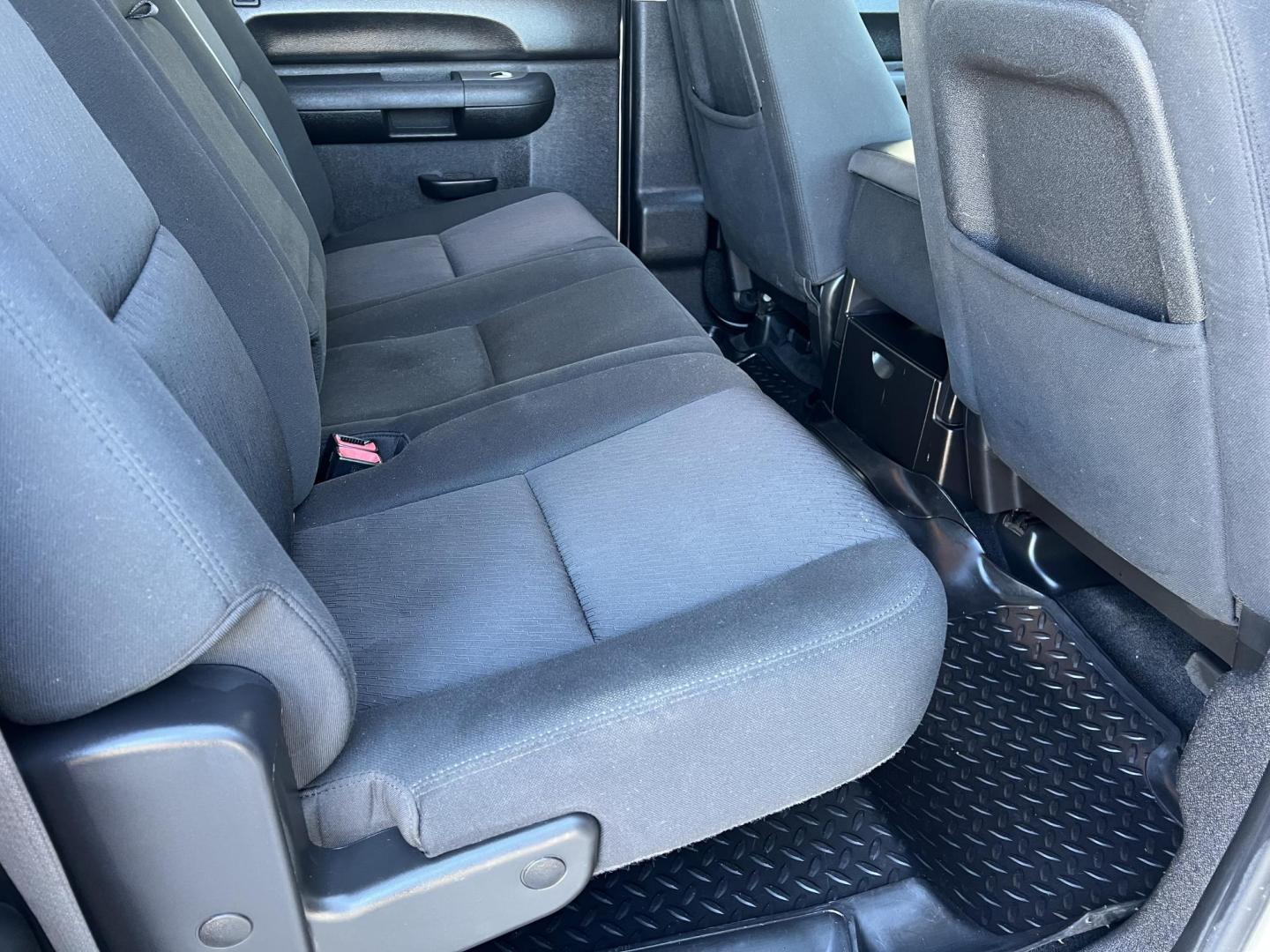 2011 Silver /Black GMC Sierra 1500 SLE (3GTP1VE03BG) with an 5.3L V8 OHV 16V FFV engine, 6-Speed Automatic transmission, located at 4520 Airline Hwy, Baton Rouge, LA, 70805, (225) 357-1497, 30.509325, -91.145432 - 2011 GMC Sierra 1500 Crew Cab SLE ***ONE OWNER*** 5.3 V8 Gas, 133K Miles, Cold A/C, Power Windows, Locks & Mirrors, Seats 6, Tow Package. Radio Display Doesn't Light Up. FOR INFO PLEASE CONTACT JEFF AT 225-413-0981. CHECK OUT OUR A+ RATING WITH THE BETTER BUSINESS BUREAU. WE HAVE BEEN A FAMILY OWNED - Photo#12