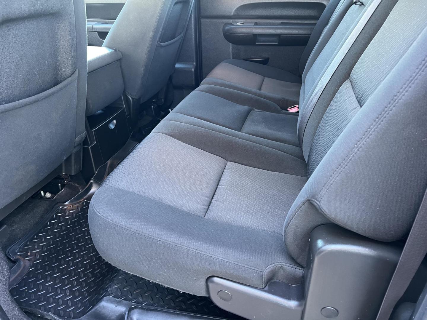 2011 Silver /Black GMC Sierra 1500 SLE (3GTP1VE03BG) with an 5.3L V8 OHV 16V FFV engine, 6-Speed Automatic transmission, located at 4520 Airline Hwy, Baton Rouge, LA, 70805, (225) 357-1497, 30.509325, -91.145432 - 2011 GMC Sierra 1500 Crew Cab SLE ***ONE OWNER*** 5.3 V8 Gas, 133K Miles, Cold A/C, Power Windows, Locks & Mirrors, Seats 6, Tow Package. Radio Display Doesn't Light Up. FOR INFO PLEASE CONTACT JEFF AT 225-413-0981. CHECK OUT OUR A+ RATING WITH THE BETTER BUSINESS BUREAU. WE HAVE BEEN A FAMILY OWNED - Photo#13