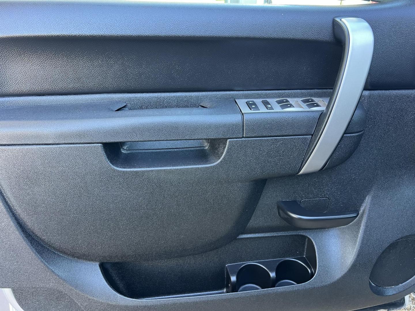 2011 Silver /Black GMC Sierra 1500 SLE (3GTP1VE03BG) with an 5.3L V8 OHV 16V FFV engine, 6-Speed Automatic transmission, located at 4520 Airline Hwy, Baton Rouge, LA, 70805, (225) 357-1497, 30.509325, -91.145432 - 2011 GMC Sierra 1500 Crew Cab SLE ***ONE OWNER*** 5.3 V8 Gas, 133K Miles, Cold A/C, Power Windows, Locks & Mirrors, Seats 6, Tow Package. Radio Display Doesn't Light Up. FOR INFO PLEASE CONTACT JEFF AT 225-413-0981. CHECK OUT OUR A+ RATING WITH THE BETTER BUSINESS BUREAU. WE HAVE BEEN A FAMILY OWNED - Photo#15