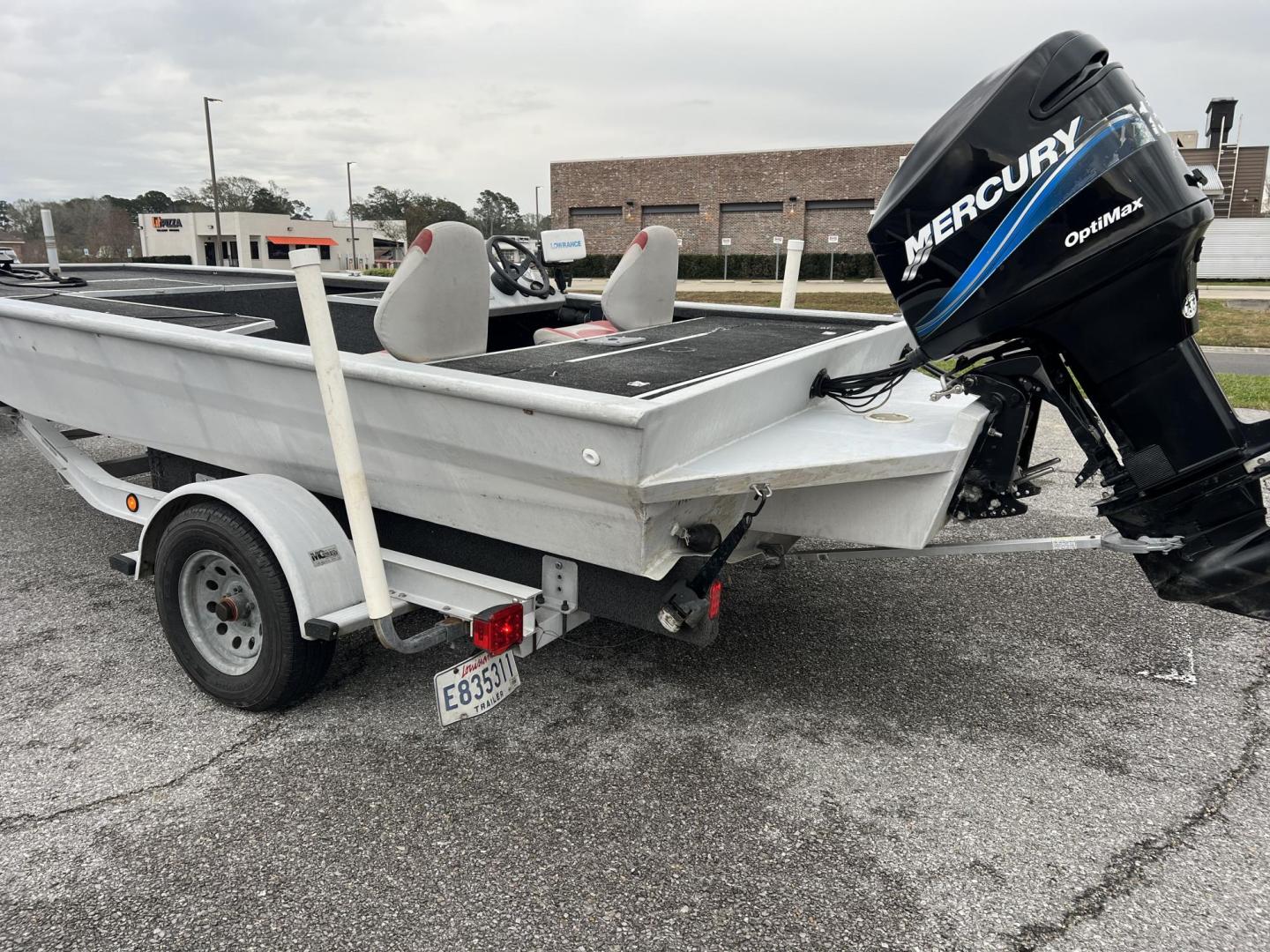 2001 Silver , located at 4520 Airline Hwy, Baton Rouge, LA, 70805, (225) 357-1497, 30.509325, -91.145432 - 2001 Custom Built Alumium Bass Boat 18 1/2 Ft Long 2006 Mercury OptiMax 150HP 220 Hrs, Motorguide Trolling Motor, Rod Box, 3 Other Storages, Lowrance Electronics, On Board Charger, 53 Is Top Speed - Photo#1