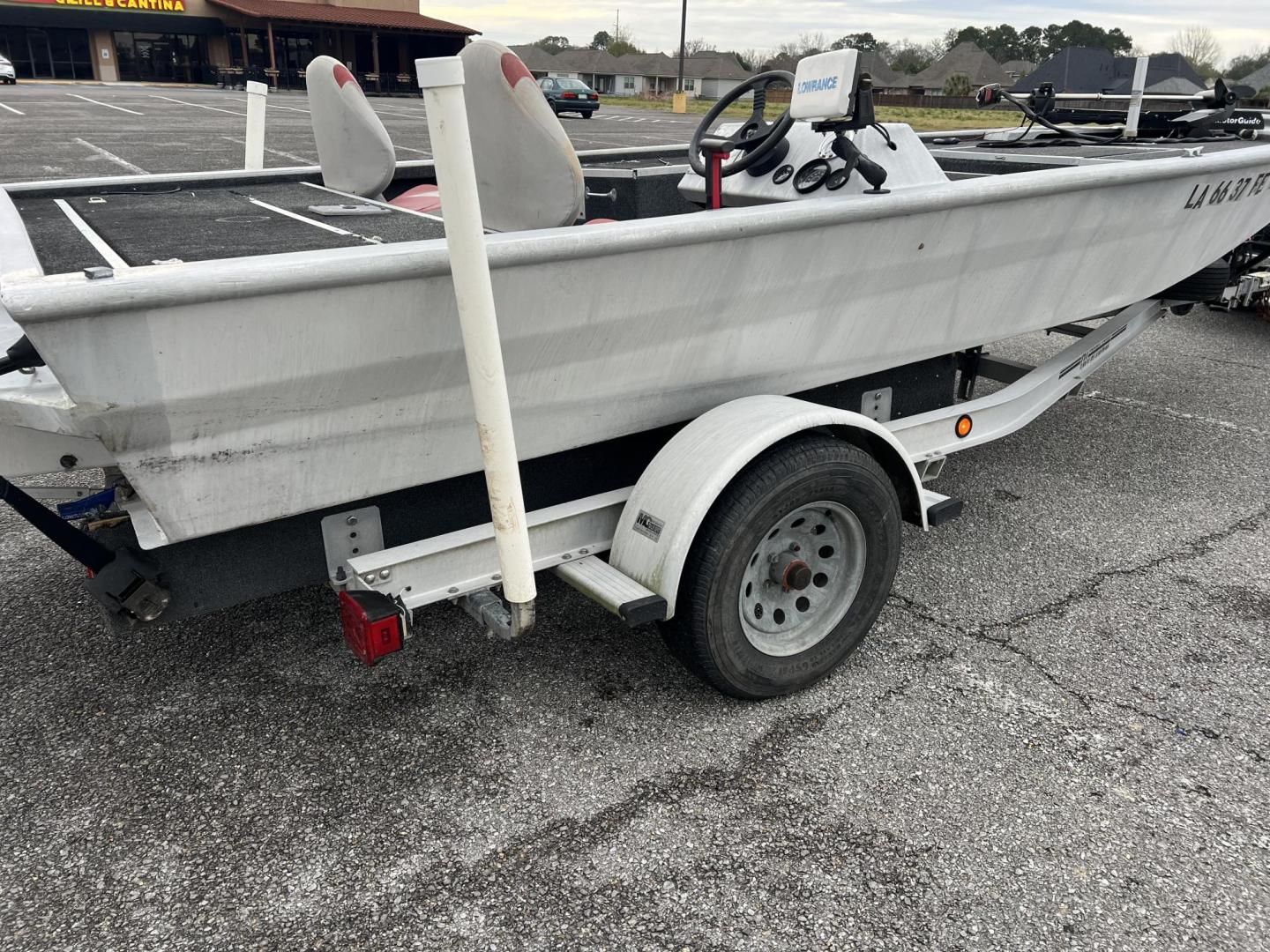 2001 Silver , located at 4520 Airline Hwy, Baton Rouge, LA, 70805, (225) 357-1497, 30.509325, -91.145432 - 2001 Custom Built Alumium Bass Boat 18 1/2 Ft Long 2006 Mercury OptiMax 150HP 220 Hrs, Motorguide Trolling Motor, Rod Box, 3 Other Storages, Lowrance Electronics, On Board Charger, 53 Is Top Speed - Photo#4