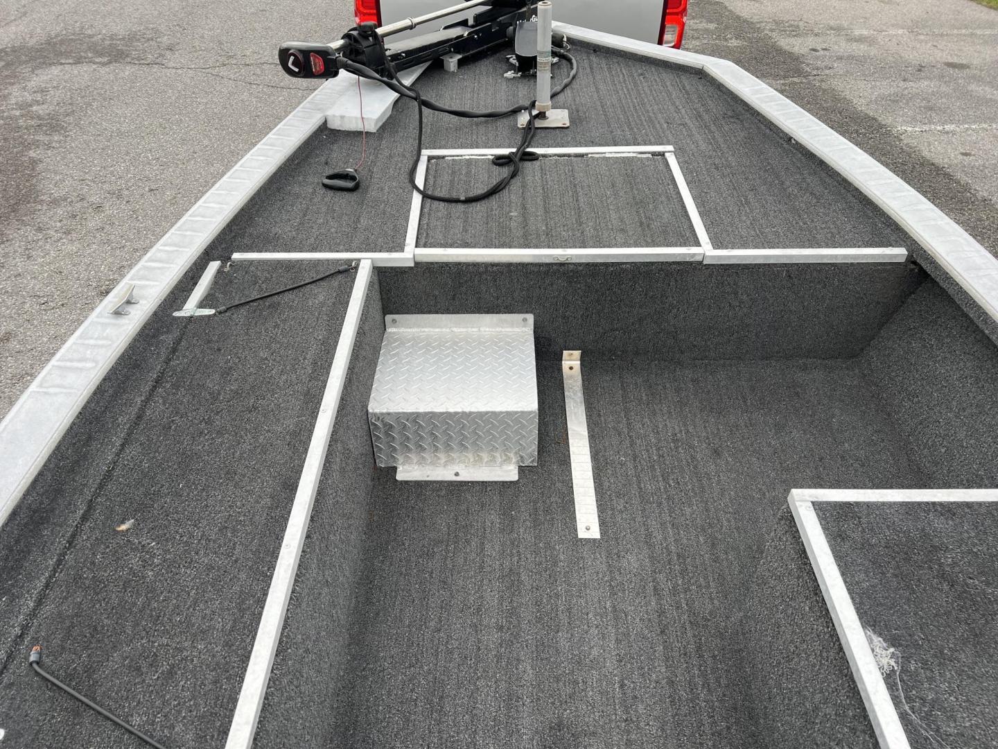 2001 Silver , located at 4520 Airline Hwy, Baton Rouge, LA, 70805, (225) 357-1497, 30.509325, -91.145432 - 2001 Custom Built Alumium Bass Boat 18 1/2 Ft Long 2006 Mercury OptiMax 150HP 220 Hrs, Motorguide Trolling Motor, Rod Box, 3 Other Storages, Lowrance Electronics, On Board Charger, 53 Is Top Speed - Photo#8