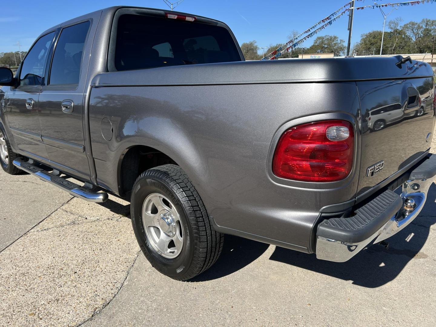 2003 Gray /Gray Ford F-150 XLT (1FTRW07643K) with an 4.6L V8 SOHC 16V engine, 4-Speed Automatic Overdrive transmission, located at 4520 Airline Hwy, Baton Rouge, LA, 70805, (225) 357-1497, 30.509325, -91.145432 - 2003 Ford F-150 SuperCrew XLT **ONE OWNER** 4.6 V8 Gas, 158K Miles, Automatic, A/C & Heat, Power Windows & Locks, Bedcover, Alloy Wheels. FOR INFO PLEASE CONTACT JEFF AT 225-413-0981. CHECK OUT OUR A+ RATING WITH THE BETTER BUSINESS BUREAU. WE HAVE BEEN A FAMILY OWNED AND OPERATED BUSINESS AT THE S - Photo#7