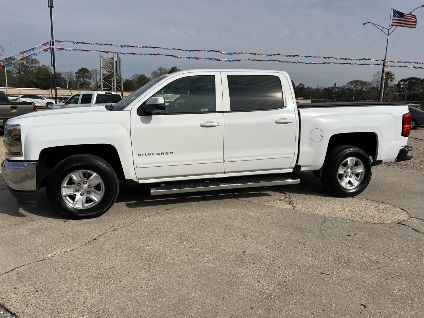2016 White /Gray Chevrolet Silverado 1500 LT (3GCPCREC4GG) with an 5.3L V8 OHV 16V engine, 6-Speed Automatic transmission, located at 4520 Airline Hwy, Baton Rouge, LA, 70805, (225) 357-1497, 30.509325, -91.145432 - 2016 Chevrolet Silverado 1500 Crew Cab LT ***ONE OWNER*** 5.3 V8 Gas, 160K Miles, Leather Seats, A/C & Heat, Power Windows, Locks & Mirrors, Backup Camera, Tow Package. FOR INFO PLEASE CONTACT JEFF AT 225-413-0981. CHECK OUT OUR A+ RATING WITH THE BETTER BUSINESS BUREAU. WE HAVE BEEN A FAMILY OWNED - Photo#1