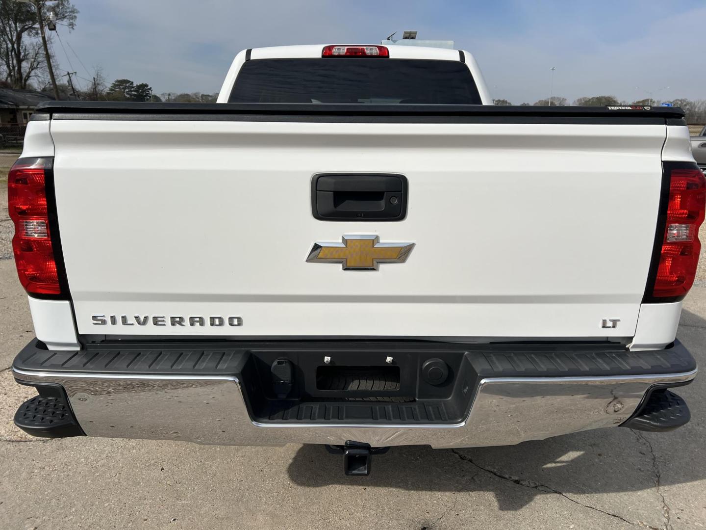 2016 White /Gray Chevrolet Silverado 1500 LT (3GCPCREC4GG) with an 5.3L V8 OHV 16V engine, 6-Speed Automatic transmission, located at 4520 Airline Hwy, Baton Rouge, LA, 70805, (225) 357-1497, 30.509325, -91.145432 - 2016 Chevrolet Silverado 1500 Crew Cab LT ***ONE OWNER*** 5.3 V8 Gas, 160K Miles, Leather Seats, A/C & Heat, Power Windows, Locks & Mirrors, Backup Camera, Tow Package. FOR INFO PLEASE CONTACT JEFF AT 225-413-0981. CHECK OUT OUR A+ RATING WITH THE BETTER BUSINESS BUREAU. WE HAVE BEEN A FAMILY OWNED - Photo#6