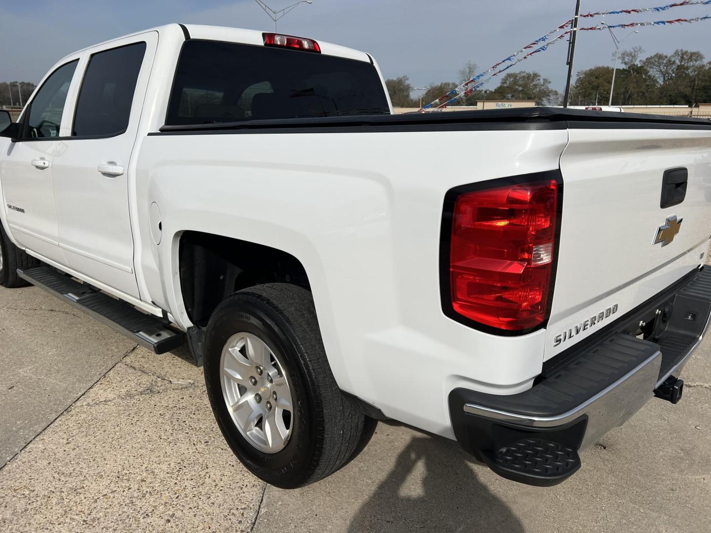 2016 White /Gray Chevrolet Silverado 1500 LT (3GCPCREC4GG) with an 5.3L V8 OHV 16V engine, 6-Speed Automatic transmission, located at 4520 Airline Hwy, Baton Rouge, LA, 70805, (225) 357-1497, 30.509325, -91.145432 - 2016 Chevrolet Silverado 1500 Crew Cab LT ***ONE OWNER*** 5.3 V8 Gas, 160K Miles, Leather Seats, A/C & Heat, Power Windows, Locks & Mirrors, Backup Camera, Tow Package. FOR INFO PLEASE CONTACT JEFF AT 225-413-0981. CHECK OUT OUR A+ RATING WITH THE BETTER BUSINESS BUREAU. WE HAVE BEEN A FAMILY OWNED - Photo#7