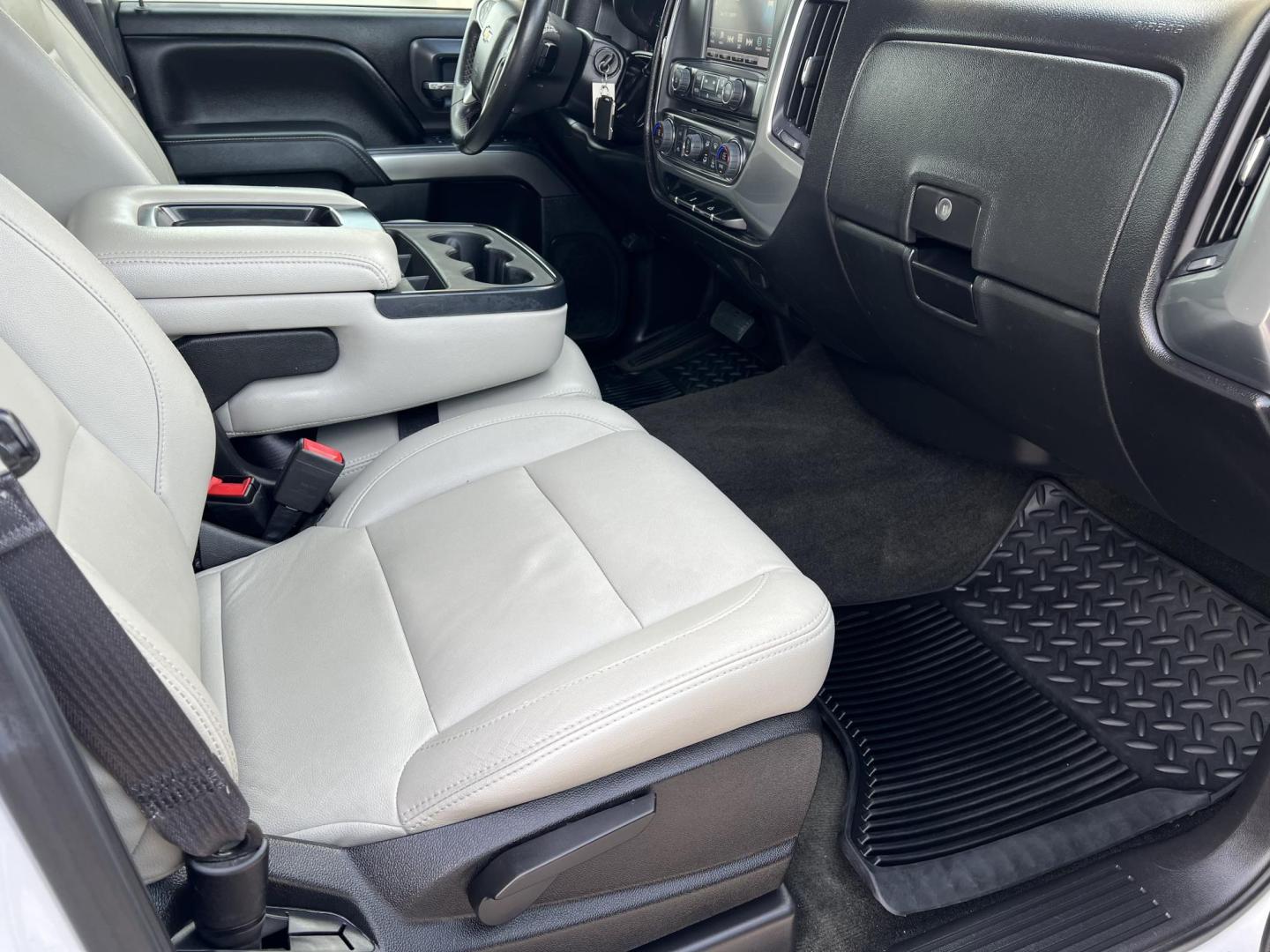 2016 White /Gray Chevrolet Silverado 1500 LT (3GCPCREC4GG) with an 5.3L V8 OHV 16V engine, 6-Speed Automatic transmission, located at 4520 Airline Hwy, Baton Rouge, LA, 70805, (225) 357-1497, 30.509325, -91.145432 - 2016 Chevrolet Silverado 1500 Crew Cab LT ***ONE OWNER*** 5.3 V8 Gas, 160K Miles, Leather Seats, A/C & Heat, Power Windows, Locks & Mirrors, Backup Camera, Tow Package. FOR INFO PLEASE CONTACT JEFF AT 225-413-0981. CHECK OUT OUR A+ RATING WITH THE BETTER BUSINESS BUREAU. WE HAVE BEEN A FAMILY OWNED - Photo#11