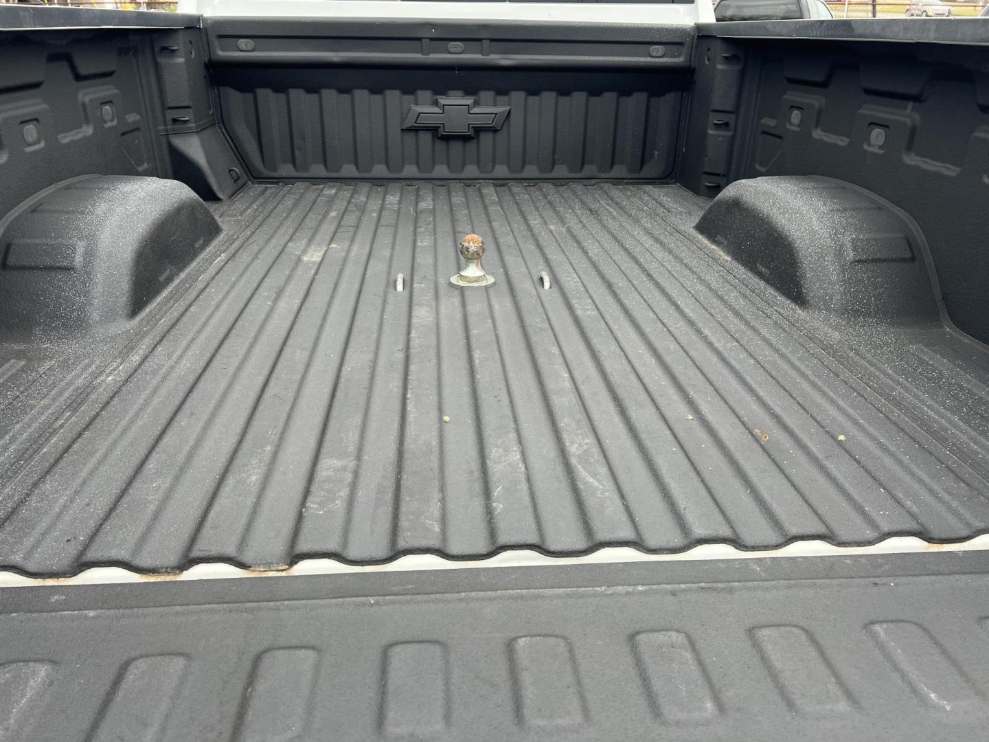 2020 White /Gray Chevrolet Silverado 2500HD LT Z71 (1GC4YNE7XLF) with an 6.6L V8 OHV 16V engine, 6-Speed Automatic transmission, located at 4520 Airline Hwy, Baton Rouge, LA, 70805, (225) 357-1497, 30.509325, -91.145432 - 2020 Chevrolet Silverado 2500HD Crew Cab LT 4X4 ***NO ACCIDENTS*** 6.6 V8 Gas, 152K Miles, Heated Leather Seats, A/C & Heat, All Power, Navigation, New Tires, New Bilstein Shocks, Backup Camera, Spray In Bedliner, Gooseneck Hitch, Tow Package. Small Dent On Front Bumper. FOR INFO PLEASE CONTACT JEFF - Photo#8