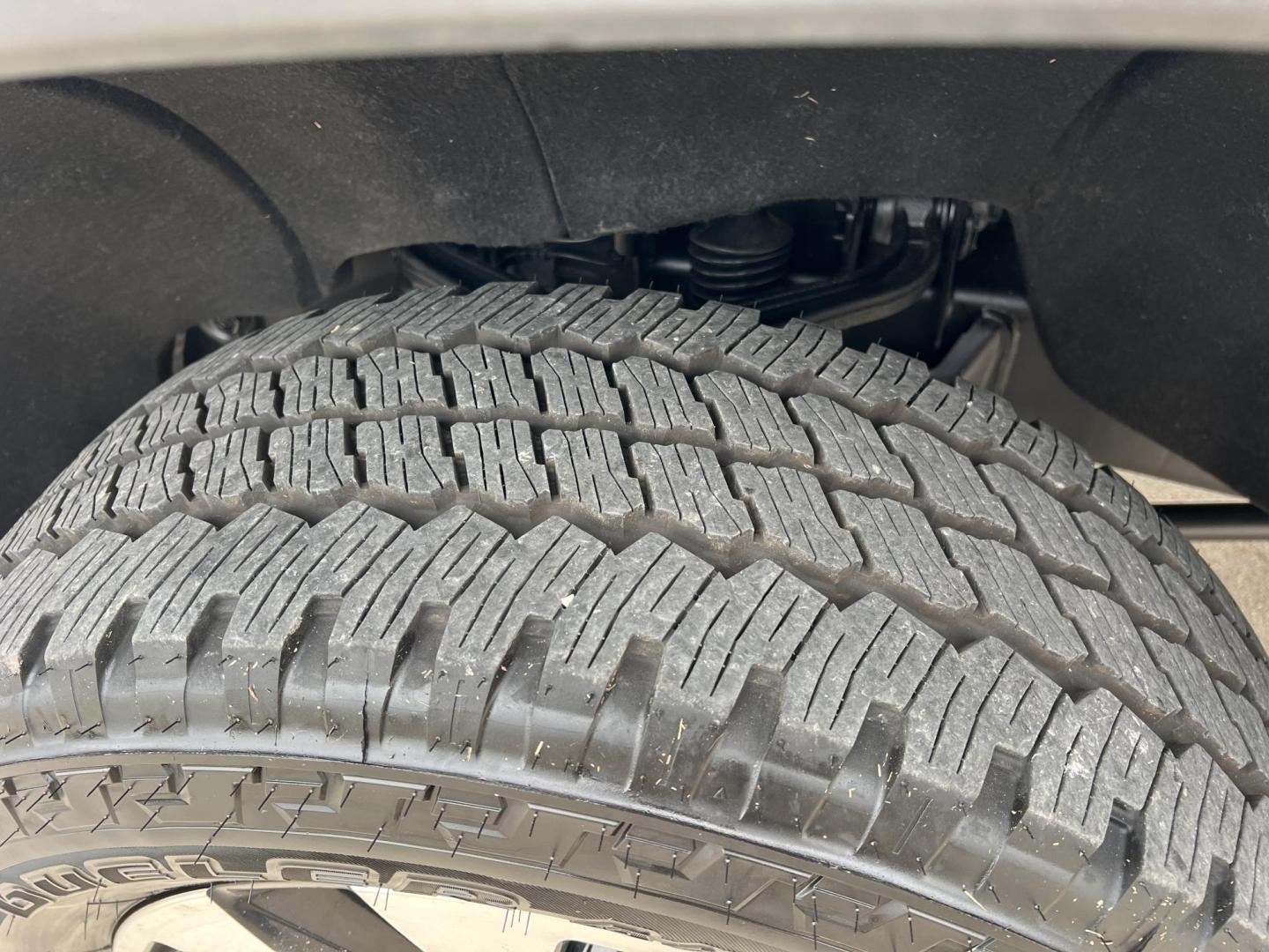 2020 White /Gray Chevrolet Silverado 2500HD LT Z71 (1GC4YNE7XLF) with an 6.6L V8 OHV 16V engine, 6-Speed Automatic transmission, located at 4520 Airline Hwy, Baton Rouge, LA, 70805, (225) 357-1497, 30.509325, -91.145432 - 2020 Chevrolet Silverado 2500HD Crew Cab LT 4X4 ***NO ACCIDENTS*** 6.6 V8 Gas, 152K Miles, Heated Leather Seats, A/C & Heat, All Power, Navigation, New Tires, New Bilstein Shocks, Backup Camera, Spray In Bedliner, Gooseneck Hitch, Tow Package. Small Dent On Front Bumper. FOR INFO PLEASE CONTACT JEFF - Photo#9