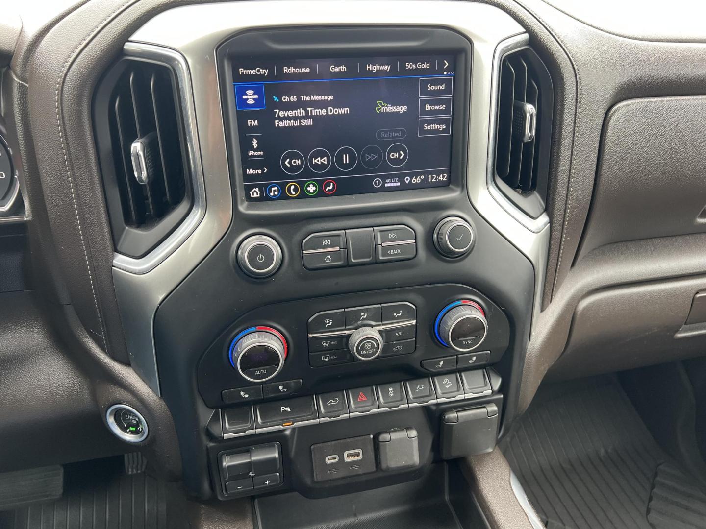 2020 White /Gray Chevrolet Silverado 2500HD LT Z71 (1GC4YNE7XLF) with an 6.6L V8 OHV 16V engine, 6-Speed Automatic transmission, located at 4520 Airline Hwy, Baton Rouge, LA, 70805, (225) 357-1497, 30.509325, -91.145432 - 2020 Chevrolet Silverado 2500HD Crew Cab LT 4X4 ***NO ACCIDENTS*** 6.6 V8 Gas, 152K Miles, Heated Leather Seats, A/C & Heat, All Power, Navigation, New Tires, New Bilstein Shocks, Backup Camera, Spray In Bedliner, Gooseneck Hitch, Tow Package. Small Dent On Front Bumper. FOR INFO PLEASE CONTACT JEFF - Photo#11