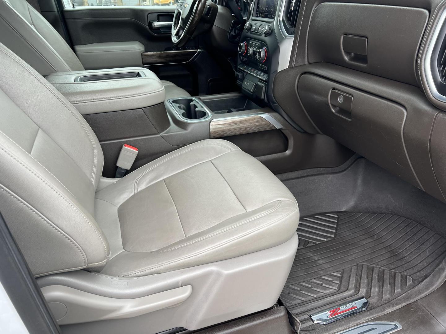 2020 White /Gray Chevrolet Silverado 2500HD LT Z71 (1GC4YNE7XLF) with an 6.6L V8 OHV 16V engine, 6-Speed Automatic transmission, located at 4520 Airline Hwy, Baton Rouge, LA, 70805, (225) 357-1497, 30.509325, -91.145432 - 2020 Chevrolet Silverado 2500HD Crew Cab LT 4X4 ***NO ACCIDENTS*** 6.6 V8 Gas, 152K Miles, Heated Leather Seats, A/C & Heat, All Power, Navigation, New Tires, New Bilstein Shocks, Backup Camera, Spray In Bedliner, Gooseneck Hitch, Tow Package. Small Dent On Front Bumper. FOR INFO PLEASE CONTACT JEFF - Photo#14