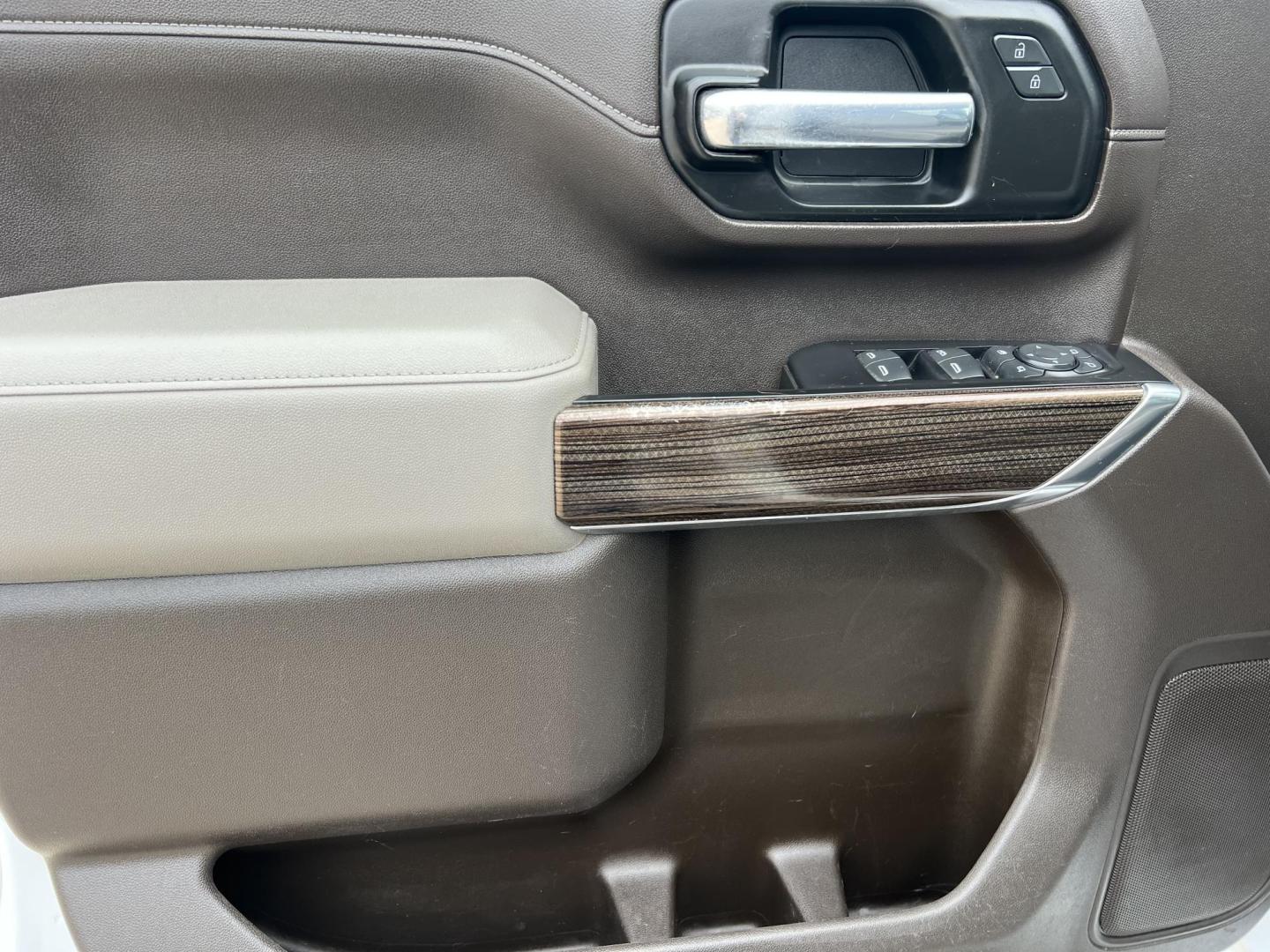 2020 White /Gray Chevrolet Silverado 2500HD LT Z71 (1GC4YNE7XLF) with an 6.6L V8 OHV 16V engine, 6-Speed Automatic transmission, located at 4520 Airline Hwy, Baton Rouge, LA, 70805, (225) 357-1497, 30.509325, -91.145432 - 2020 Chevrolet Silverado 2500HD Crew Cab LT 4X4 ***NO ACCIDENTS*** 6.6 V8 Gas, 152K Miles, Heated Leather Seats, A/C & Heat, All Power, Navigation, New Tires, New Bilstein Shocks, Backup Camera, Spray In Bedliner, Gooseneck Hitch, Tow Package. Small Dent On Front Bumper. FOR INFO PLEASE CONTACT JEFF - Photo#17