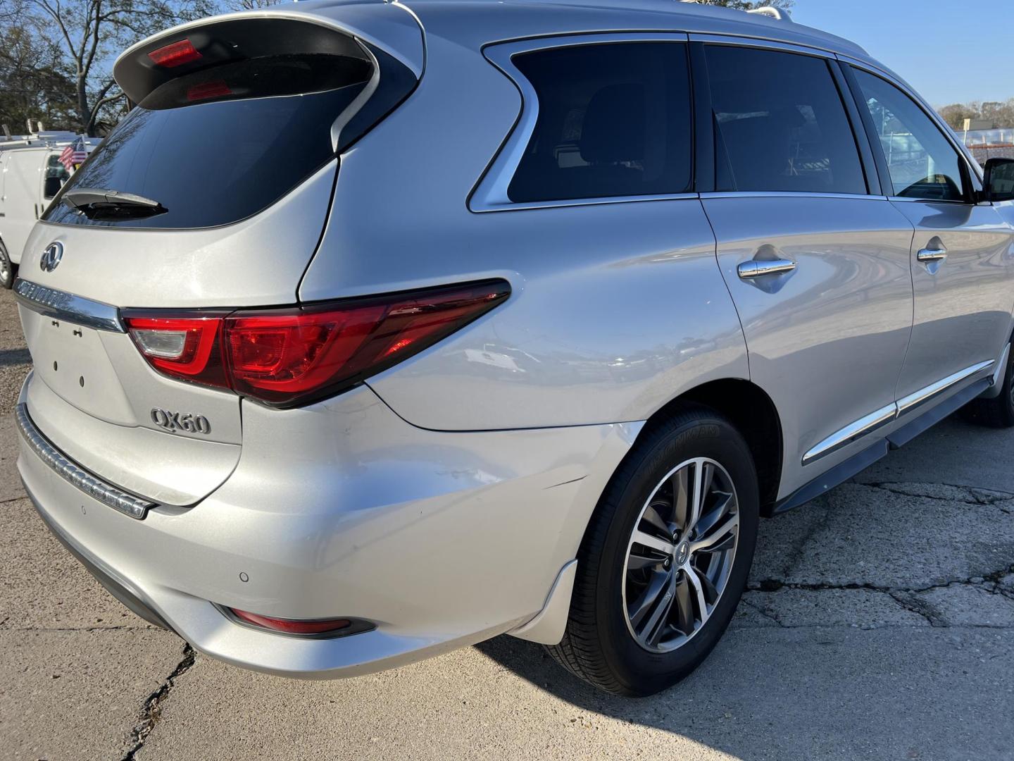 2017 Silver /Black Infiniti QX60 (5N1DL0MN0HC) with an 3.5L V6 DOHC 24V engine, Automatic transmission, located at 4520 Airline Hwy, Baton Rouge, LA, 70805, (225) 357-1497, 30.509325, -91.145432 - 2017 Infiniti QX60 **NO ACCIDENTS** 3.5 V6 Gas, 135K Miles, Heated Leather Seats, 3rd Row Seat, A/C & Heat, All Power, Sunroof, Navigation, Backup Camera. Has Some Minor Scratches. FOR INFO PLEASE CONTACT JEFF AT 225-413-0981. CHECK OUT OUR A+ RATING WITH THE BETTER BUSINESS BUREAU. WE HAVE BEEN A - Photo#5