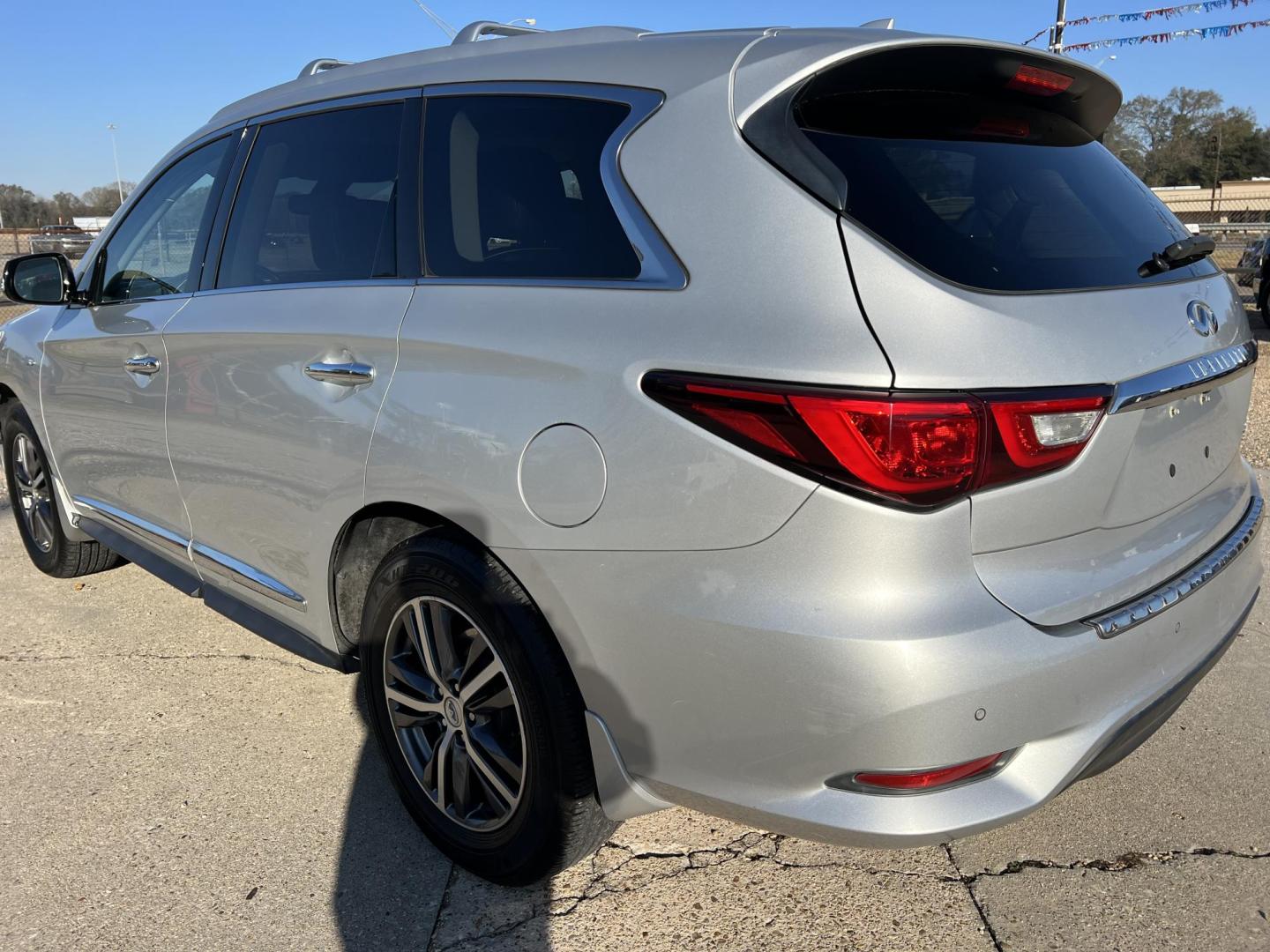 2017 Silver /Black Infiniti QX60 (5N1DL0MN0HC) with an 3.5L V6 DOHC 24V engine, Automatic transmission, located at 4520 Airline Hwy, Baton Rouge, LA, 70805, (225) 357-1497, 30.509325, -91.145432 - 2017 Infiniti QX60 **NO ACCIDENTS** 3.5 V6 Gas, 135K Miles, Heated Leather Seats, 3rd Row Seat, A/C & Heat, All Power, Sunroof, Navigation, Backup Camera. Has Some Minor Scratches. FOR INFO PLEASE CONTACT JEFF AT 225-413-0981. CHECK OUT OUR A+ RATING WITH THE BETTER BUSINESS BUREAU. WE HAVE BEEN A - Photo#7