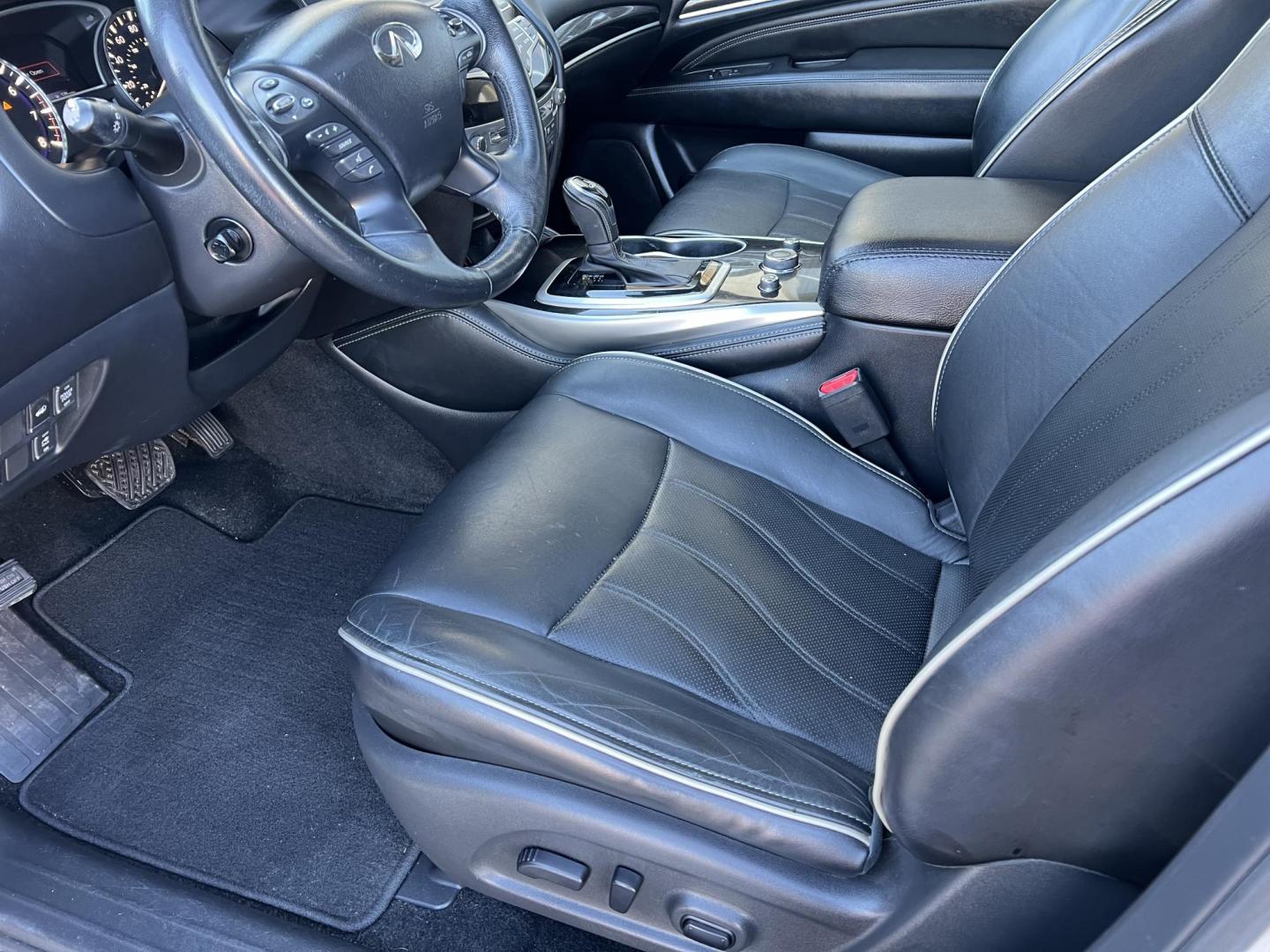 2017 Silver /Black Infiniti QX60 (5N1DL0MN0HC) with an 3.5L V6 DOHC 24V engine, Automatic transmission, located at 4520 Airline Hwy, Baton Rouge, LA, 70805, (225) 357-1497, 30.509325, -91.145432 - 2017 Infiniti QX60 **NO ACCIDENTS** 3.5 V6 Gas, 135K Miles, Heated Leather Seats, 3rd Row Seat, A/C & Heat, All Power, Sunroof, Navigation, Backup Camera. Has Some Minor Scratches. FOR INFO PLEASE CONTACT JEFF AT 225-413-0981. CHECK OUT OUR A+ RATING WITH THE BETTER BUSINESS BUREAU. WE HAVE BEEN A - Photo#10