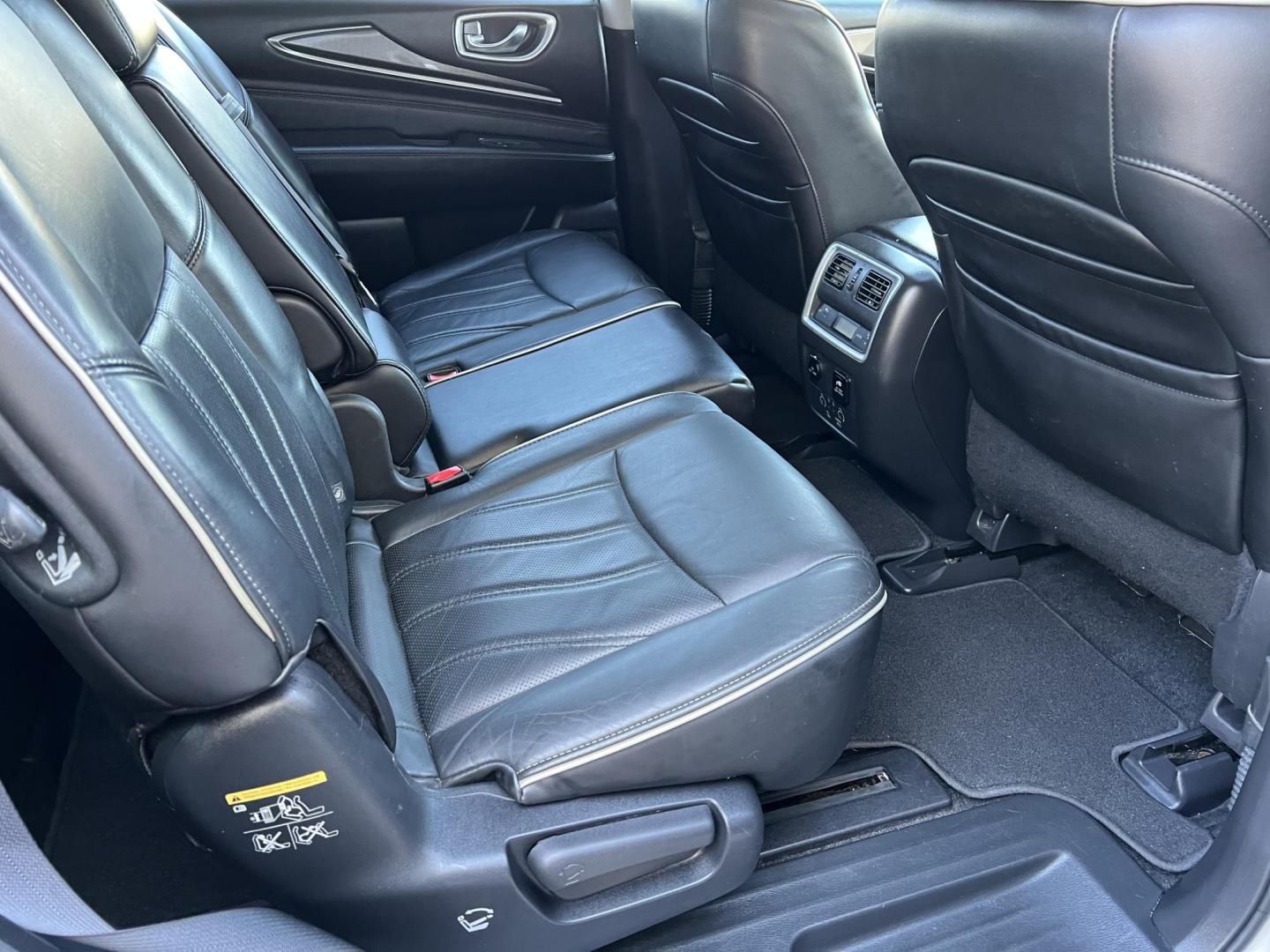 2017 Silver /Black Infiniti QX60 (5N1DL0MN0HC) with an 3.5L V6 DOHC 24V engine, Automatic transmission, located at 4520 Airline Hwy, Baton Rouge, LA, 70805, (225) 357-1497, 30.509325, -91.145432 - 2017 Infiniti QX60 **NO ACCIDENTS** 3.5 V6 Gas, 135K Miles, Heated Leather Seats, 3rd Row Seat, A/C & Heat, All Power, Sunroof, Navigation, Backup Camera. Has Some Minor Scratches. FOR INFO PLEASE CONTACT JEFF AT 225-413-0981. CHECK OUT OUR A+ RATING WITH THE BETTER BUSINESS BUREAU. WE HAVE BEEN A - Photo#12