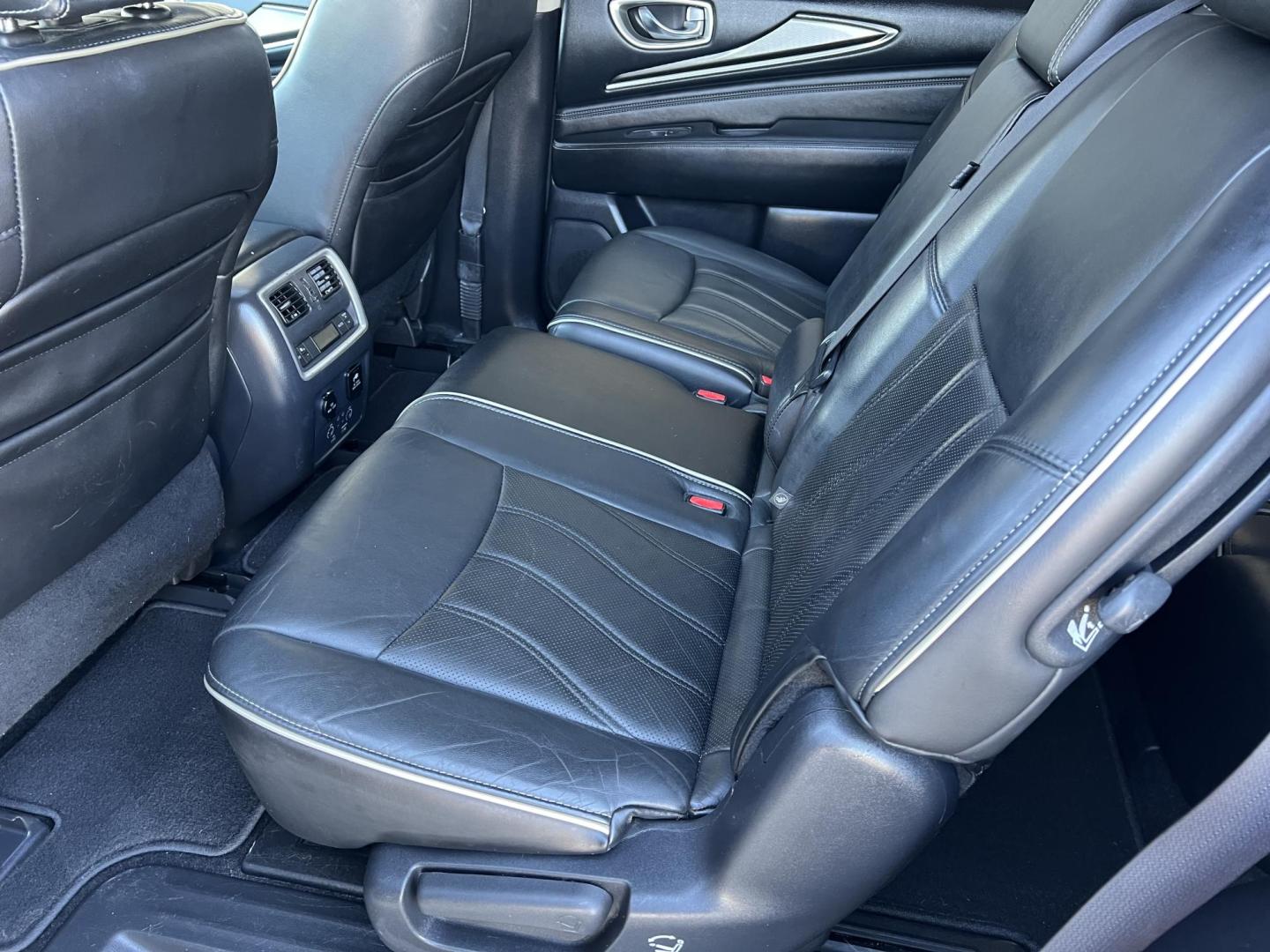 2017 Silver /Black Infiniti QX60 (5N1DL0MN0HC) with an 3.5L V6 DOHC 24V engine, Automatic transmission, located at 4520 Airline Hwy, Baton Rouge, LA, 70805, (225) 357-1497, 30.509325, -91.145432 - 2017 Infiniti QX60 **NO ACCIDENTS** 3.5 V6 Gas, 135K Miles, Heated Leather Seats, 3rd Row Seat, A/C & Heat, All Power, Sunroof, Navigation, Backup Camera. Has Some Minor Scratches. FOR INFO PLEASE CONTACT JEFF AT 225-413-0981. CHECK OUT OUR A+ RATING WITH THE BETTER BUSINESS BUREAU. WE HAVE BEEN A - Photo#13