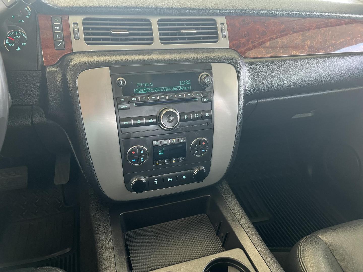 2009 Blue /Black GMC Sierra 1500 SLT (3GTEC33J39G) with an 5.3L V8 OHV 16V engine, 6-Speed Automatic transmission, located at 4520 Airline Hwy, Baton Rouge, LA, 70805, (225) 357-1497, 30.509325, -91.145432 - 2009 GMC Sierra 1500 Crew Cab SLT 5.3 V8 Gas, 181K Miles, Leather, Cold A/C, Power Windows, Locks & Mirrors, Spray In Bedliner, Tow Package. DOD Has Been Deleted. Front Fender Paint Is Faded. FOR INFO PLEASE CONTACT JEFF AT 225-413-0981. CHECK OUT OUR A+ RATING WITH THE BETTER BUSINESS BUREAU. WE H - Photo#9