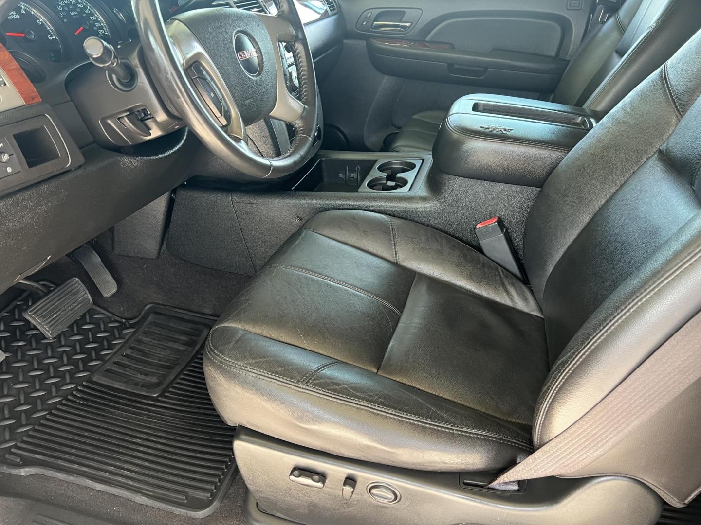 2009 Blue /Black GMC Sierra 1500 SLT (3GTEC33J39G) with an 5.3L V8 OHV 16V engine, 6-Speed Automatic transmission, located at 4520 Airline Hwy, Baton Rouge, LA, 70805, (225) 357-1497, 30.509325, -91.145432 - 2009 GMC Sierra 1500 Crew Cab SLT 5.3 V8 Gas, 181K Miles, Leather, Cold A/C, Power Windows, Locks & Mirrors, Spray In Bedliner, Tow Package. DOD Has Been Deleted. Front Fender Paint Is Faded. FOR INFO PLEASE CONTACT JEFF AT 225-413-0981. CHECK OUT OUR A+ RATING WITH THE BETTER BUSINESS BUREAU. WE H - Photo#11