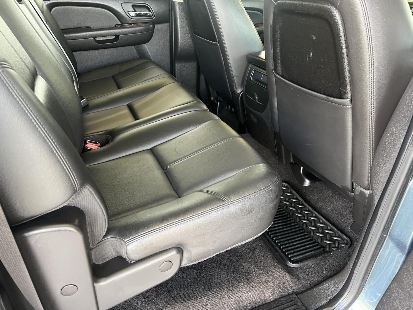 2009 Blue /Black GMC Sierra 1500 SLT (3GTEC33J39G) with an 5.3L V8 OHV 16V engine, 6-Speed Automatic transmission, located at 4520 Airline Hwy, Baton Rouge, LA, 70805, (225) 357-1497, 30.509325, -91.145432 - 2009 GMC Sierra 1500 Crew Cab SLT 5.3 V8 Gas, 181K Miles, Leather, Cold A/C, Power Windows, Locks & Mirrors, Spray In Bedliner, Tow Package. DOD Has Been Deleted. Front Fender Paint Is Faded. FOR INFO PLEASE CONTACT JEFF AT 225-413-0981. CHECK OUT OUR A+ RATING WITH THE BETTER BUSINESS BUREAU. WE H - Photo#13