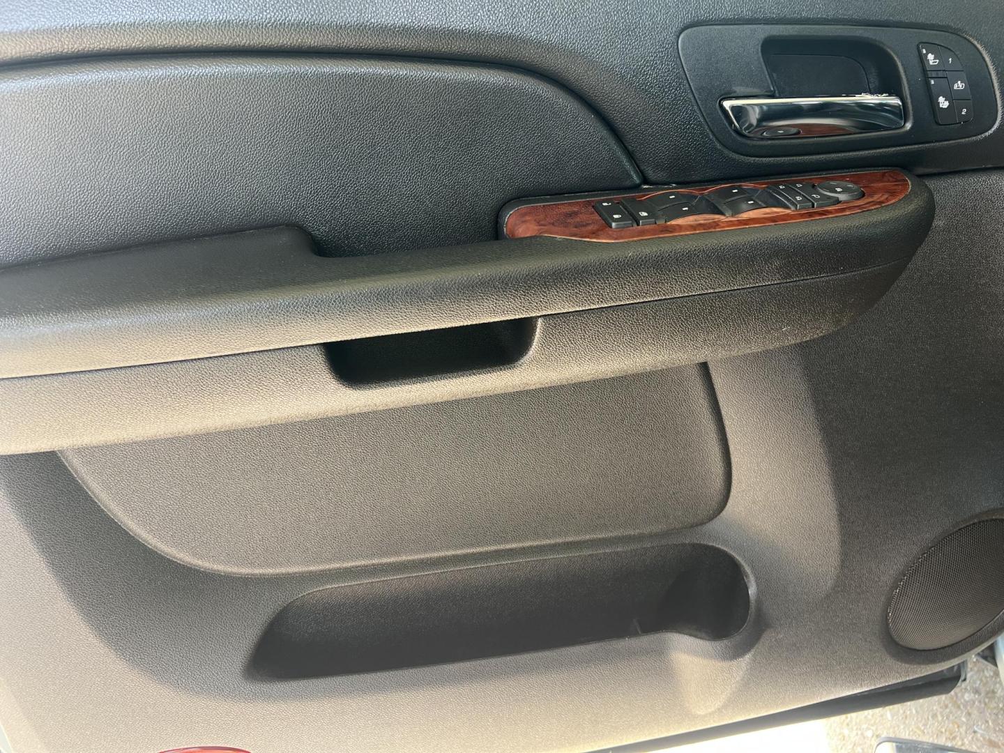 2009 Blue /Black GMC Sierra 1500 SLT (3GTEC33J39G) with an 5.3L V8 OHV 16V engine, 6-Speed Automatic transmission, located at 4520 Airline Hwy, Baton Rouge, LA, 70805, (225) 357-1497, 30.509325, -91.145432 - 2009 GMC Sierra 1500 Crew Cab SLT 5.3 V8 Gas, 181K Miles, Leather, Cold A/C, Power Windows, Locks & Mirrors, Spray In Bedliner, Tow Package. DOD Has Been Deleted. Front Fender Paint Is Faded. FOR INFO PLEASE CONTACT JEFF AT 225-413-0981. CHECK OUT OUR A+ RATING WITH THE BETTER BUSINESS BUREAU. WE H - Photo#15