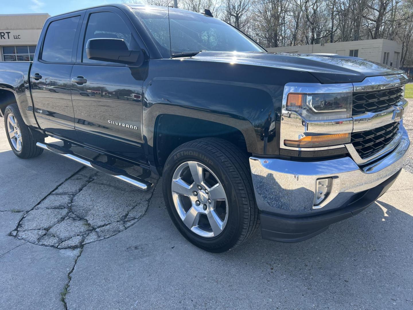 2017 Black /Black Chevrolet Silverado 1500 LT (3GCPCREC3HG) with an 5.3L V8 engine, 6-Speed Automatic transmission, located at 4520 Airline Hwy, Baton Rouge, LA, 70805, (225) 357-1497, 30.509325, -91.145432 - 2017 Chevrolet Silverado 1500 Crew Cab LT 5.3 V8 Gas, 122K Miles, Leather Seats, Cold A/C, Power Windows, Locks & Mirrors, Backup Camera, 20" Alloy Wheels, Tow Package. FOR INFO PLEASE CONTACT JEFF AT 225-413-0981. CHECK OUT OUR A+ RATING WITH THE BETTER BUSINESS BUREAU. WE HAVE BEEN A FAMILY OWNED - Photo#3