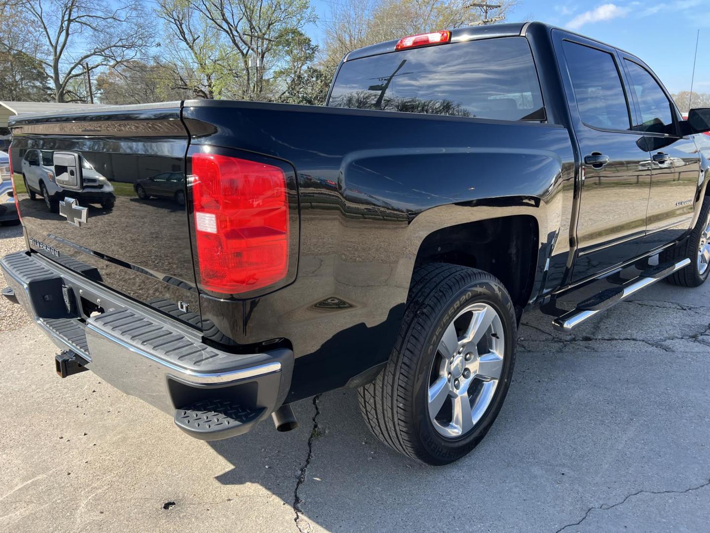 2017 Black /Black Chevrolet Silverado 1500 LT (3GCPCREC3HG) with an 5.3L V8 engine, 6-Speed Automatic transmission, located at 4520 Airline Hwy, Baton Rouge, LA, 70805, (225) 357-1497, 30.509325, -91.145432 - 2017 Chevrolet Silverado 1500 Crew Cab LT 5.3 V8 Gas, 122K Miles, Leather Seats, Cold A/C, Power Windows, Locks & Mirrors, Backup Camera, 20" Alloy Wheels, Tow Package. FOR INFO PLEASE CONTACT JEFF AT 225-413-0981. CHECK OUT OUR A+ RATING WITH THE BETTER BUSINESS BUREAU. WE HAVE BEEN A FAMILY OWNED - Photo#5