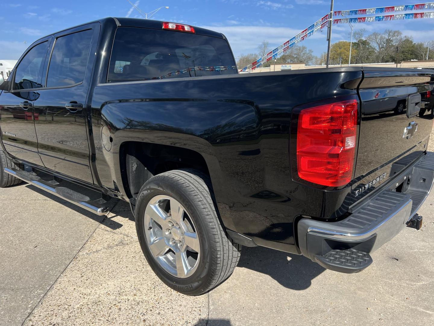 2017 Black /Black Chevrolet Silverado 1500 LT (3GCPCREC3HG) with an 5.3L V8 engine, 6-Speed Automatic transmission, located at 4520 Airline Hwy, Baton Rouge, LA, 70805, (225) 357-1497, 30.509325, -91.145432 - 2017 Chevrolet Silverado 1500 Crew Cab LT 5.3 V8 Gas, 122K Miles, Leather Seats, Cold A/C, Power Windows, Locks & Mirrors, Backup Camera, 20" Alloy Wheels, Tow Package. FOR INFO PLEASE CONTACT JEFF AT 225-413-0981. CHECK OUT OUR A+ RATING WITH THE BETTER BUSINESS BUREAU. WE HAVE BEEN A FAMILY OWNED - Photo#7
