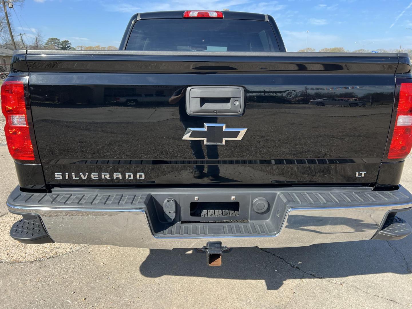 2017 Black /Black Chevrolet Silverado 1500 LT (3GCPCREC3HG) with an 5.3L V8 engine, 6-Speed Automatic transmission, located at 4520 Airline Hwy, Baton Rouge, LA, 70805, (225) 357-1497, 30.509325, -91.145432 - 2017 Chevrolet Silverado 1500 Crew Cab LT 5.3 V8 Gas, 122K Miles, Leather Seats, Cold A/C, Power Windows, Locks & Mirrors, Backup Camera, 20" Alloy Wheels, Tow Package. FOR INFO PLEASE CONTACT JEFF AT 225-413-0981. CHECK OUT OUR A+ RATING WITH THE BETTER BUSINESS BUREAU. WE HAVE BEEN A FAMILY OWNED - Photo#6