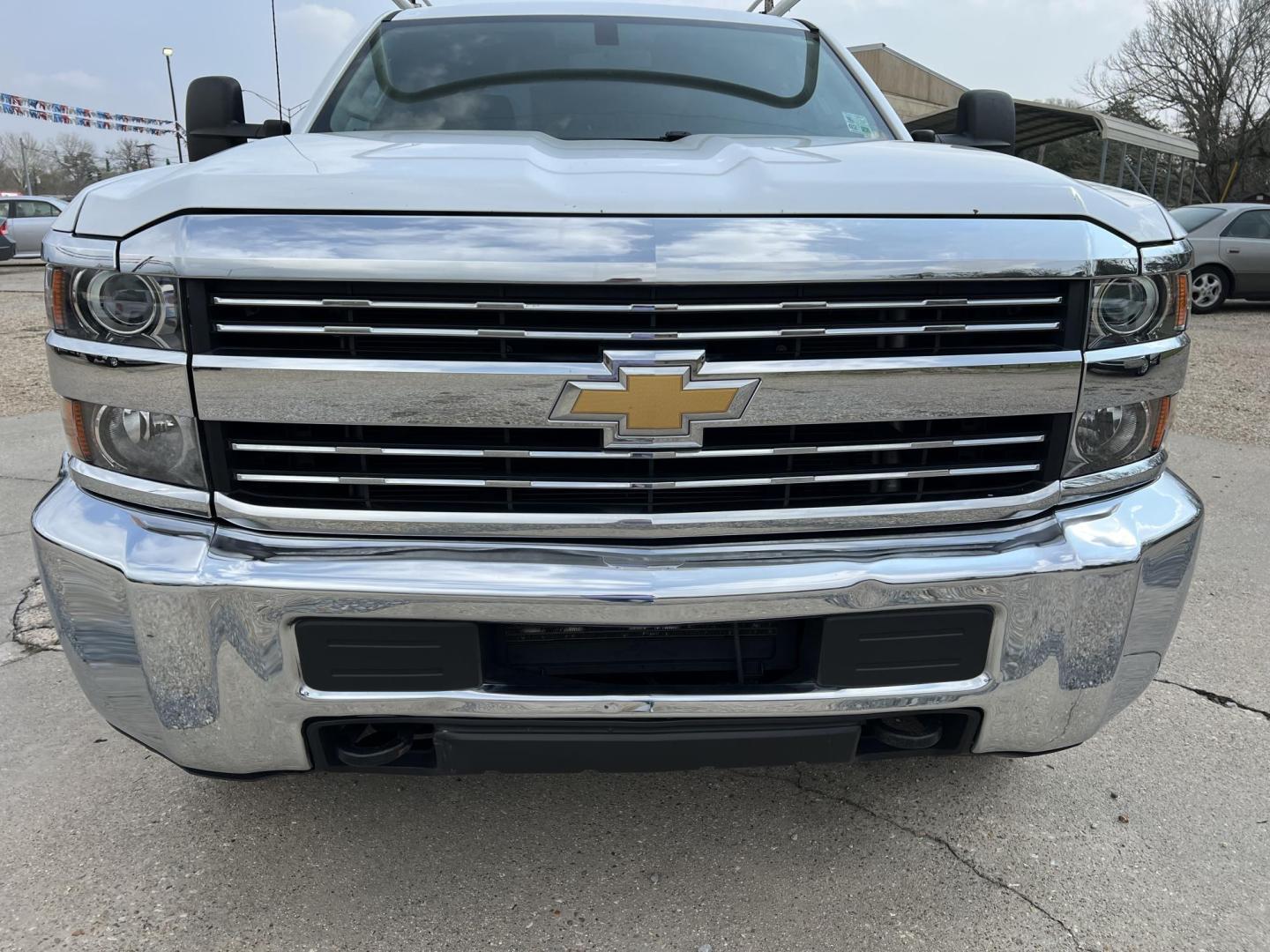 2017 White /Gray Chevrolet Silverado 2500HD Work Truck (1GC2CUEG0HZ) with an 6.0L V8 engine, 6-Speed Automatic transmission, located at 4520 Airline Hwy, Baton Rouge, LA, 70805, (225) 357-1497, 30.509325, -91.145432 - 2017 Chevrolet Silverado 2500HD Double Cab With Knapheide Service Bed 2WD, 6.0 V8 Gas, 155K Miles, Cold A/C, Power Windows, Locks & Mirrors, Tow Package. Clean Title But Has Been Wrecked In The Front. FOR INFO PLEASE CONTACT JEFF AT 225-413-0981. CHECK OUT OUR A+ RATING WITH THE BETTER BUSINESS BURE - Photo#2