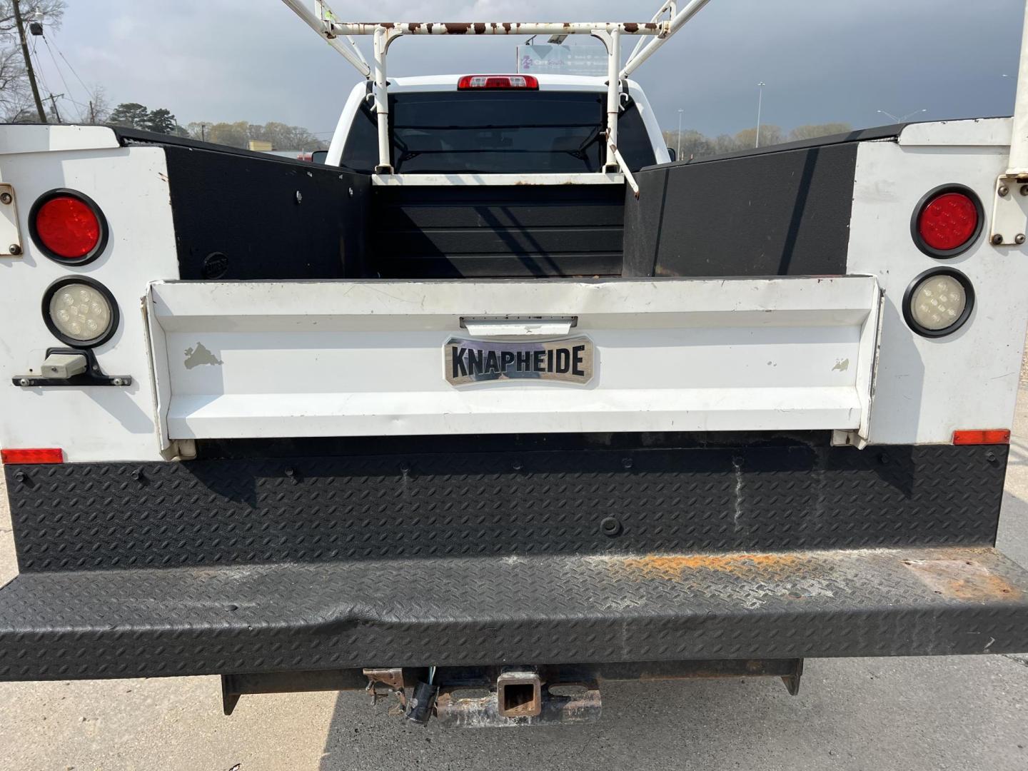 2017 White /Gray Chevrolet Silverado 2500HD Work Truck (1GC2CUEG0HZ) with an 6.0L V8 engine, 6-Speed Automatic transmission, located at 4520 Airline Hwy, Baton Rouge, LA, 70805, (225) 357-1497, 30.509325, -91.145432 - 2017 Chevrolet Silverado 2500HD Double Cab With Knapheide Service Bed 2WD, 6.0 V8 Gas, 155K Miles, Cold A/C, Power Windows, Locks & Mirrors, Tow Package. Clean Title But Has Been Wrecked In The Front. FOR INFO PLEASE CONTACT JEFF AT 225-413-0981. CHECK OUT OUR A+ RATING WITH THE BETTER BUSINESS BURE - Photo#6