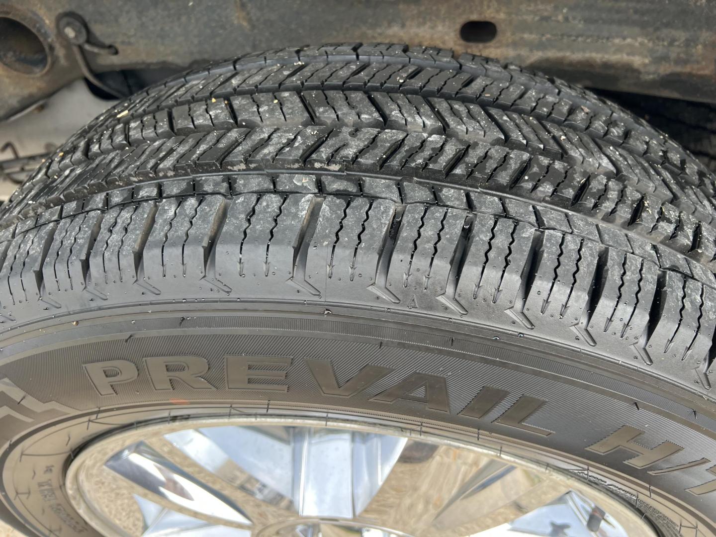 2013 White /Black Chevrolet Silverado 1500 LT (1GCRCSE00DZ) with an 5.3L V8 engine, 6-Speed Automatic transmission, located at 4520 Airline Hwy, Baton Rouge, LA, 70805, (225) 357-1497, 30.509325, -91.145432 - 2013 Chevrolet Silverado 1500 Ext Cab LT **ONE OWNER & NO ACCIDENTS** 5.3 V8 Gas, 158K Miles, Cold A/C, Power Windows, Locks & Mirrors, Tow Package. Does Have Minor Dents & Schatches. FOR INFO PLEASE CONTACT JEFF AT 225-413-0981. CHECK OUT OUR A+ RATING WITH THE BETTER BUSINESS BUREAU. WE HAVE BEEN - Photo#8