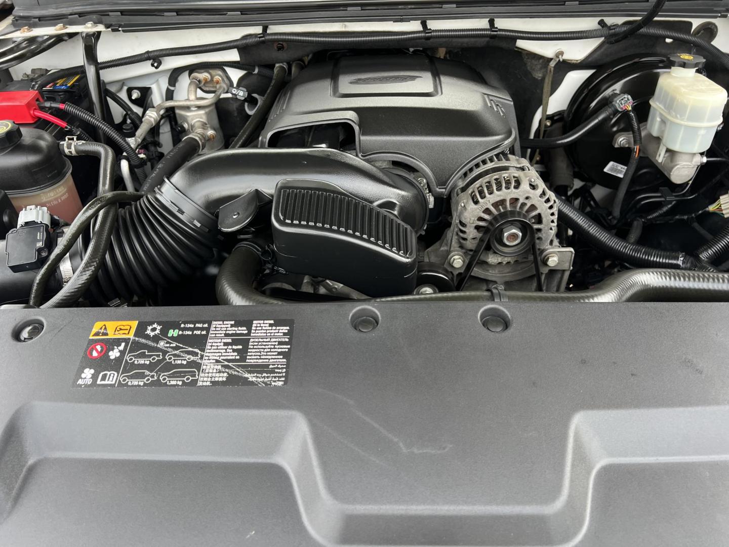 2013 White /Black Chevrolet Silverado 1500 LT (1GCRCSE00DZ) with an 5.3L V8 engine, 6-Speed Automatic transmission, located at 4520 Airline Hwy, Baton Rouge, LA, 70805, (225) 357-1497, 30.509325, -91.145432 - 2013 Chevrolet Silverado 1500 Ext Cab LT **ONE OWNER & NO ACCIDENTS** 5.3 V8 Gas, 158K Miles, Cold A/C, Power Windows, Locks & Mirrors, Tow Package. Does Have Minor Dents & Schatches. FOR INFO PLEASE CONTACT JEFF AT 225-413-0981. CHECK OUT OUR A+ RATING WITH THE BETTER BUSINESS BUREAU. WE HAVE BEEN - Photo#10