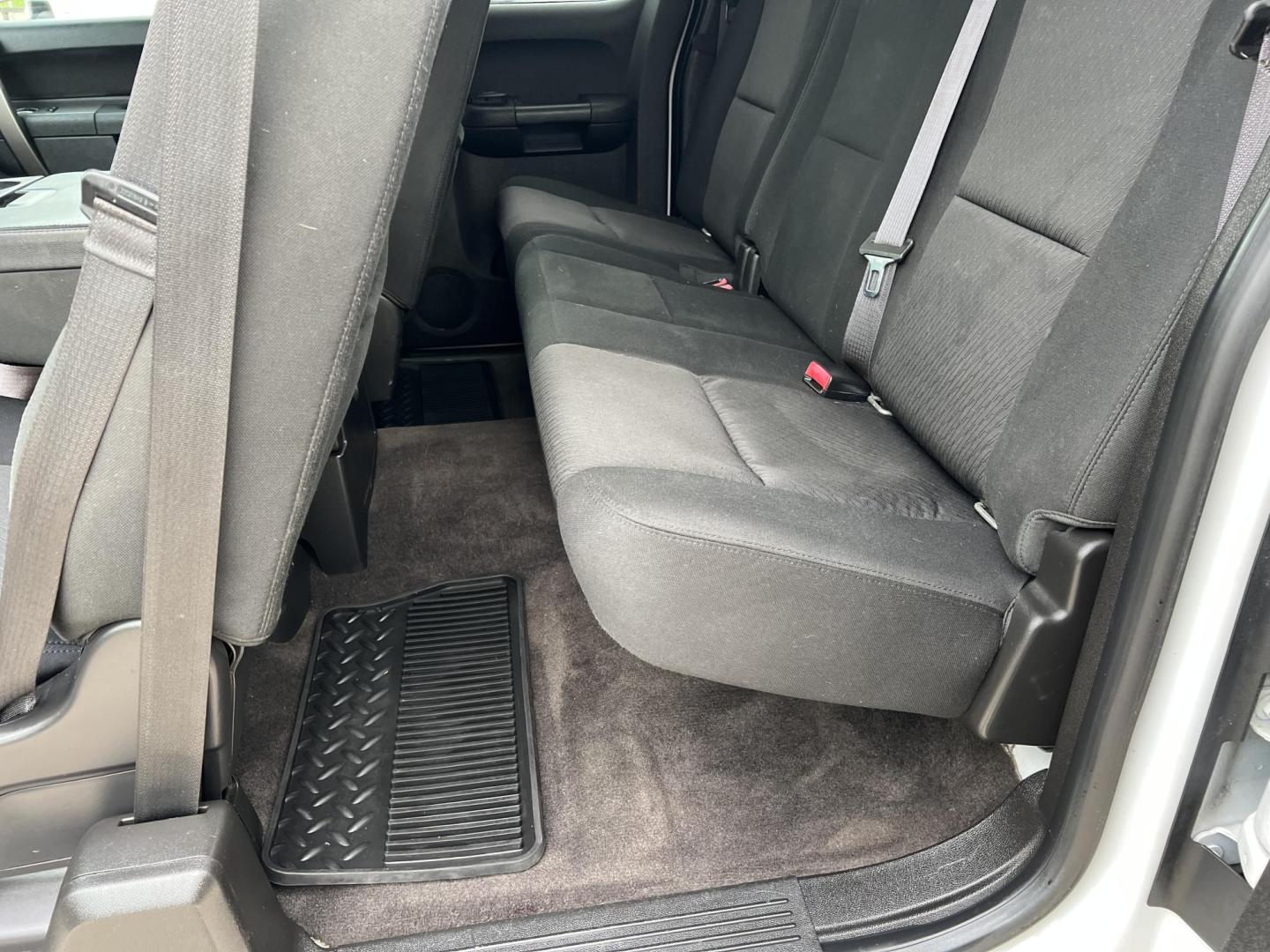 2013 White /Black Chevrolet Silverado 1500 LT (1GCRCSE00DZ) with an 5.3L V8 engine, 6-Speed Automatic transmission, located at 4520 Airline Hwy, Baton Rouge, LA, 70805, (225) 357-1497, 30.509325, -91.145432 - 2013 Chevrolet Silverado 1500 Ext Cab LT **ONE OWNER & NO ACCIDENTS** 5.3 V8 Gas, 158K Miles, Cold A/C, Power Windows, Locks & Mirrors, Tow Package. Does Have Minor Dents & Schatches. FOR INFO PLEASE CONTACT JEFF AT 225-413-0981. CHECK OUT OUR A+ RATING WITH THE BETTER BUSINESS BUREAU. WE HAVE BEEN - Photo#14