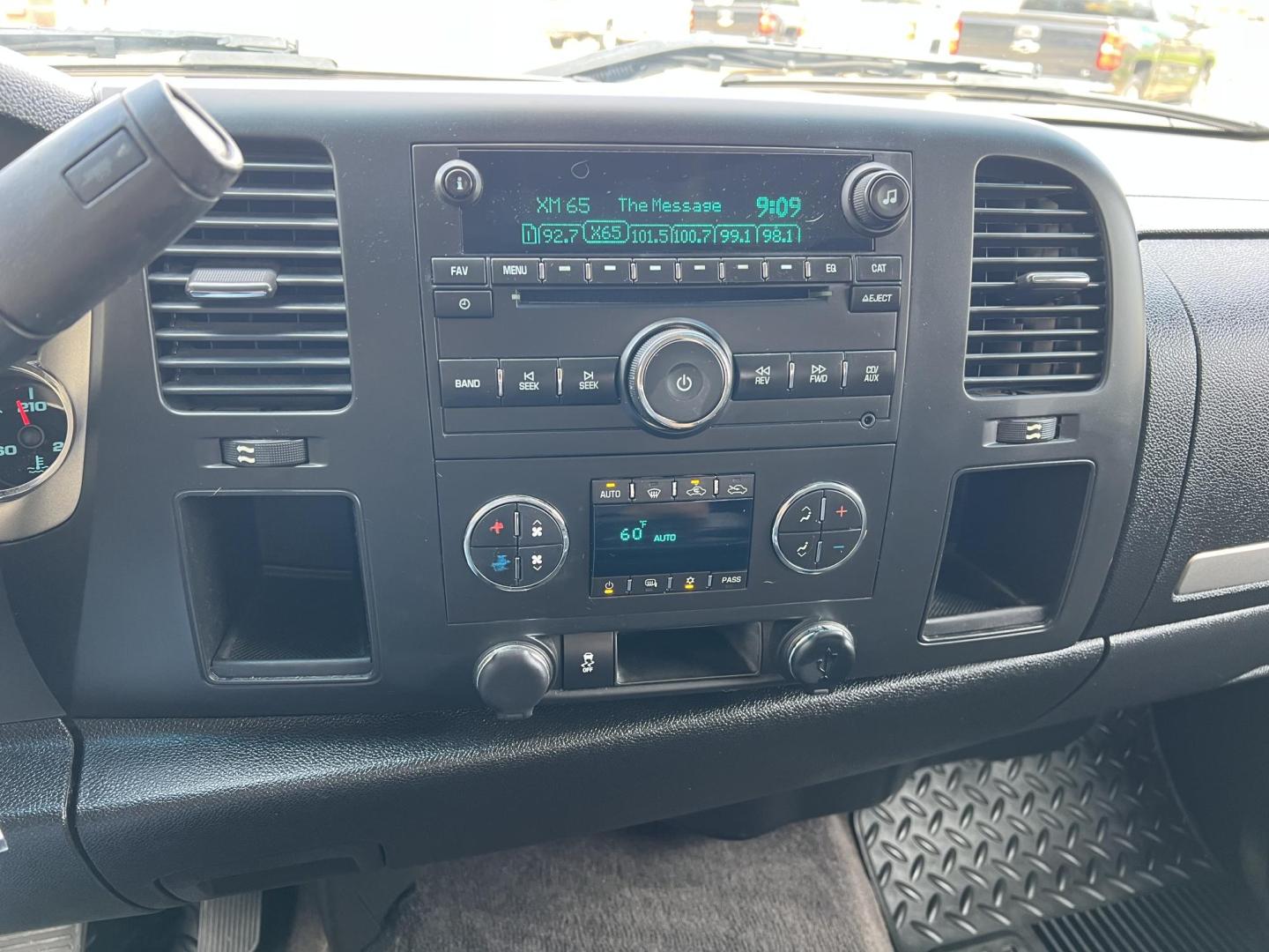 2013 White /Black Chevrolet Silverado 1500 LT (1GCRCSE00DZ) with an 5.3L V8 engine, 6-Speed Automatic transmission, located at 4520 Airline Hwy, Baton Rouge, LA, 70805, (225) 357-1497, 30.509325, -91.145432 - 2013 Chevrolet Silverado 1500 Ext Cab LT **ONE OWNER & NO ACCIDENTS** 5.3 V8 Gas, 158K Miles, Cold A/C, Power Windows, Locks & Mirrors, Tow Package. Does Have Minor Dents & Schatches. FOR INFO PLEASE CONTACT JEFF AT 225-413-0981. CHECK OUT OUR A+ RATING WITH THE BETTER BUSINESS BUREAU. WE HAVE BEEN - Photo#17
