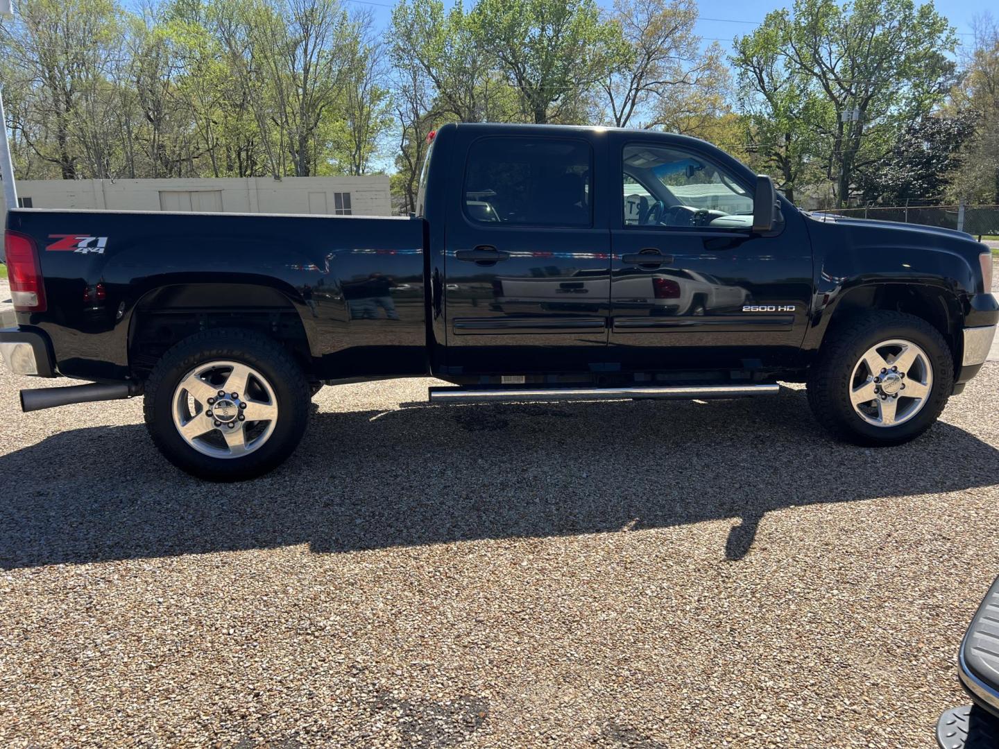 2014 Black /Black GMC Sierra 2500HD SLE Z71 (1GT120C88EF) with an 6.6L V8 OHV 32V TURBO DIESEL engine, 6-Speed Automatic transmission, located at 4520 Airline Hwy, Baton Rouge, LA, 70805, (225) 357-1497, 30.509325, -91.145432 - 2014 GMC Sierra 2500HD Crew Cab SLE Z71 4X4 **ONE OWNER & NO ACCIDENTS** 6.6 Duramax Diesel, Allison Transmission, Deleted, 234K Miles, Cold A/C, Power Windows, Locks & Mirrors, Spray In Bedliner, 5th Wheel Rails, Tow Package. FOR INFO PLEASE CONTACT JEFF AT 225-413-0981. CHECK OUT OUR A+ RATING WI - Photo#5