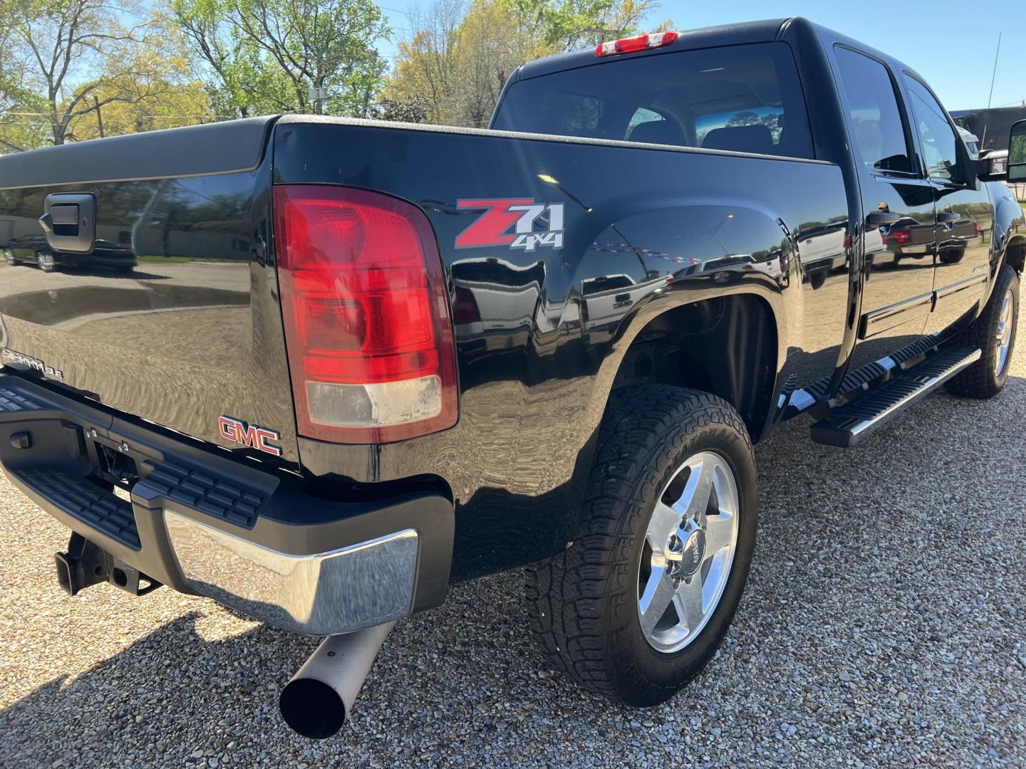 2014 Black /Black GMC Sierra 2500HD SLE Z71 (1GT120C88EF) with an 6.6L V8 OHV 32V TURBO DIESEL engine, 6-Speed Automatic transmission, located at 4520 Airline Hwy, Baton Rouge, LA, 70805, (225) 357-1497, 30.509325, -91.145432 - 2014 GMC Sierra 2500HD Crew Cab SLE Z71 4X4 **ONE OWNER & NO ACCIDENTS** 6.6 Duramax Diesel, Allison Transmission, Deleted, 234K Miles, Cold A/C, Power Windows, Locks & Mirrors, Spray In Bedliner, 5th Wheel Rails, Tow Package. FOR INFO PLEASE CONTACT JEFF AT 225-413-0981. CHECK OUT OUR A+ RATING WI - Photo#6