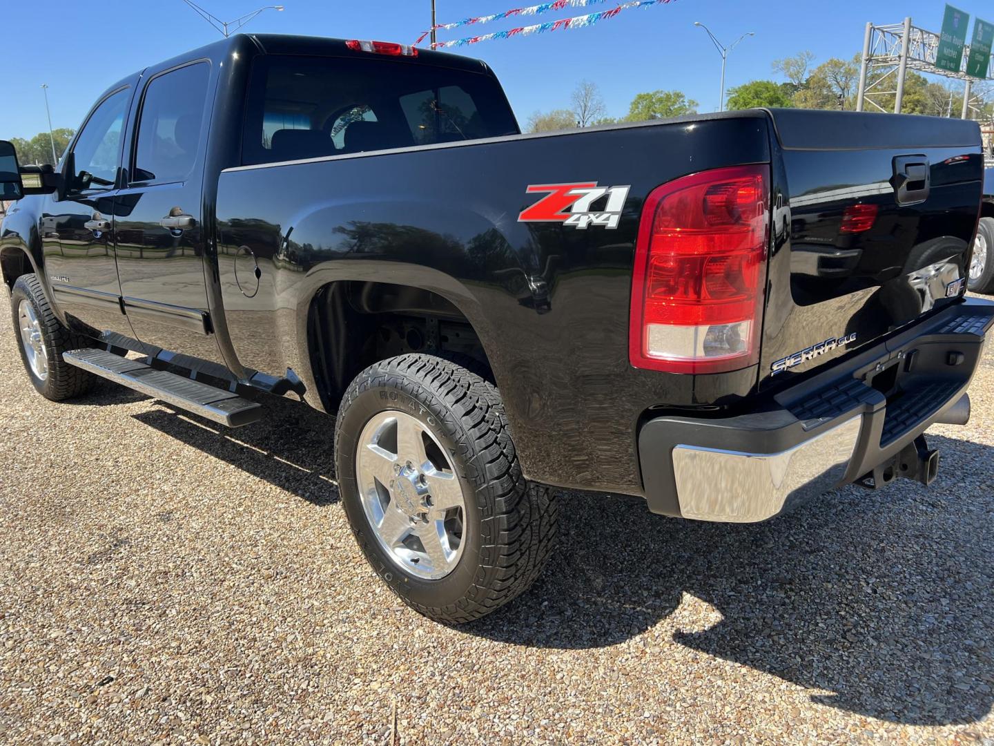 2014 Black /Black GMC Sierra 2500HD SLE Z71 (1GT120C88EF) with an 6.6L V8 OHV 32V TURBO DIESEL engine, 6-Speed Automatic transmission, located at 4520 Airline Hwy, Baton Rouge, LA, 70805, (225) 357-1497, 30.509325, -91.145432 - 2014 GMC Sierra 2500HD Crew Cab SLE Z71 4X4 **ONE OWNER & NO ACCIDENTS** 6.6 Duramax Diesel, Allison Transmission, Deleted, 234K Miles, Cold A/C, Power Windows, Locks & Mirrors, Spray In Bedliner, 5th Wheel Rails, Tow Package. FOR INFO PLEASE CONTACT JEFF AT 225-413-0981. CHECK OUT OUR A+ RATING WI - Photo#8