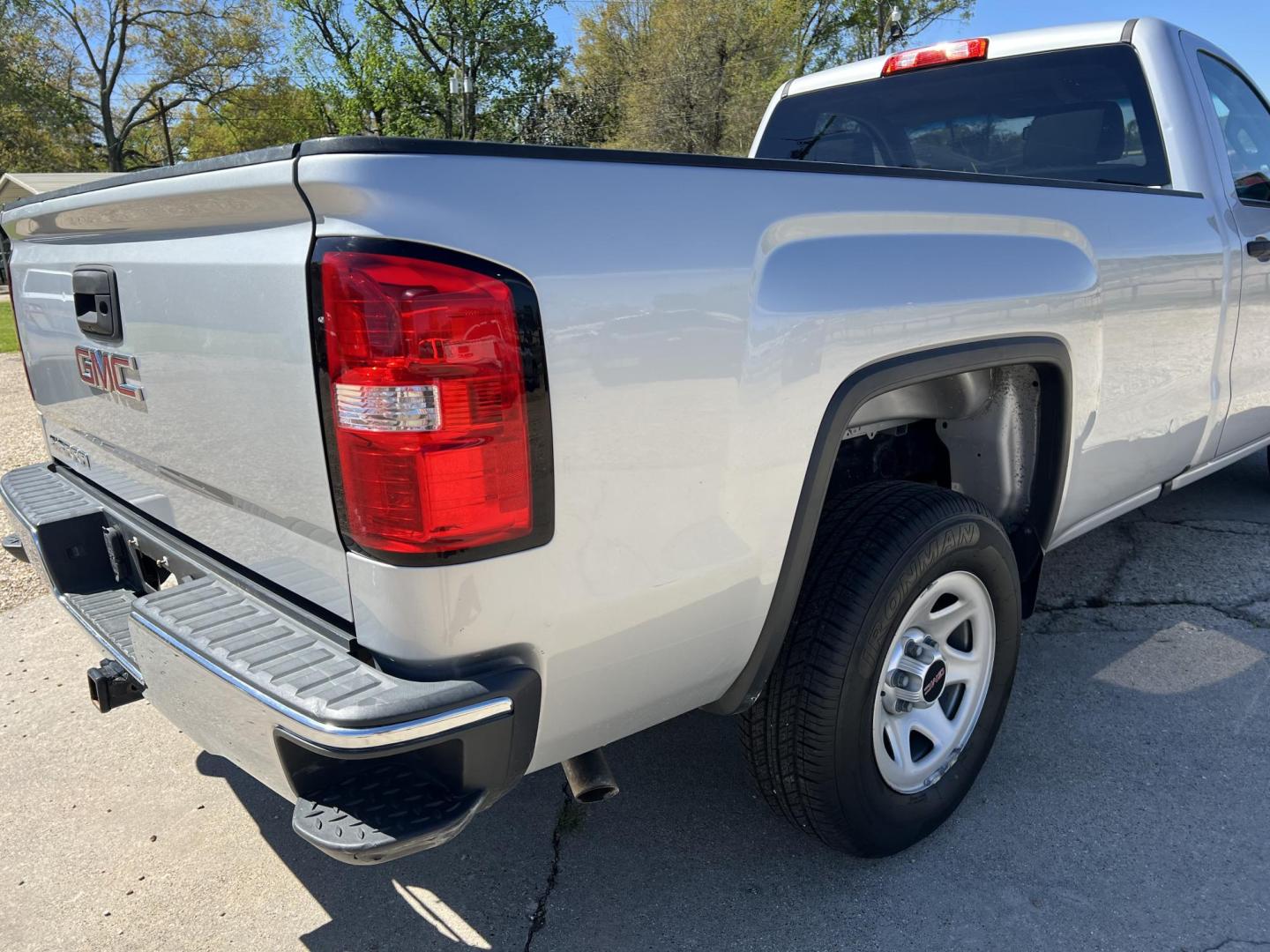 2018 Silver /Gray GMC Sierra 1500 (1GTN1LEC8JZ) with an 5.3L V8 engine, 6-Speed Automatic transmission, located at 4520 Airline Hwy, Baton Rouge, LA, 70805, (225) 357-1497, 30.509325, -91.145432 - 2018 GMC Sierra 1500 Reg Cab 8Ft Bed ***NO ACCIDENTS*** 5.3 V8 Gas, 134K Miles, Cold A/C, Power Windows, Locks & Mirrors, Spray In Bedliner, Backup Camera, Tow Package. Has Hail Dings On Hood. FOR INFO PLEASE CONTACT JEFF AT 225-413-0981. CHECK OUT OUR A+ RATING WITH THE BETTER BUSINESS BUREAU. WE H - Photo#5
