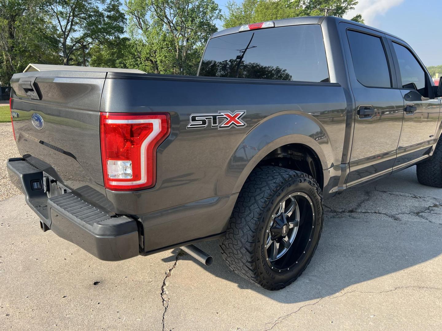 2017 Dark Gray /Black Ford F-150 XL STX (1FTEW1CP5HK) with an 2.7L V6 DOHC 24V engine, 6-Speed Automatic transmission, located at 4520 Airline Hwy, Baton Rouge, LA, 70805, (225) 357-1497, 30.509325, -91.145432 - 2017 Ford F150 SuperCrew 2WD ***NO ACCIDENTS*** 2.7L V6 Ecoboost Gas, 135K Miles, Full Console, Cold A/C, Power Windows, Locks & Mirrors, Spray In Bedliner, Backup Camera, Tow Package. FOR INFO PLEASE CONTACT JEFF AT 225-413-0981. CHECK OUT OUR A+ RATING WITH THE BETTER BUSINESS BUREAU. WE HAVE BEEN - Photo#5