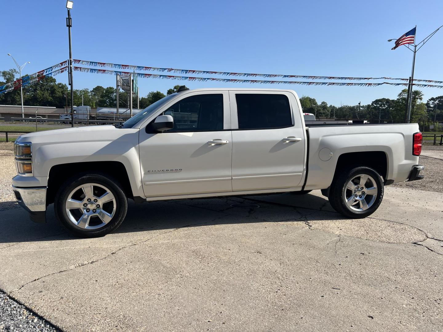 2015 White Diamond /Tan Chevrolet Silverado 1500 LT (3GCPCREC1FG) with an 5.3L V8 engine, 6-Speed Automatic transmission, located at 4520 Airline Hwy, Baton Rouge, LA, 70805, (225) 357-1497, 30.509325, -91.145432 - 2015 Chevrolet Silverado Crew Cab LT 2WD **ONE OWNER** 5.3 V8 Gas, 118K Miles, Katzkin Leather Seats, Cold A/C, Power Seats, Windows, Locks & Mirrors, Navigation, Backup Camera, Tow Package. FOR INFO PLEASE CONTACT JEFF AT 225-413-0981. CHECK OUT OUR A+ RATING WITH THE BETTER BUSINESS BUREAU. WE HAV - Photo#1