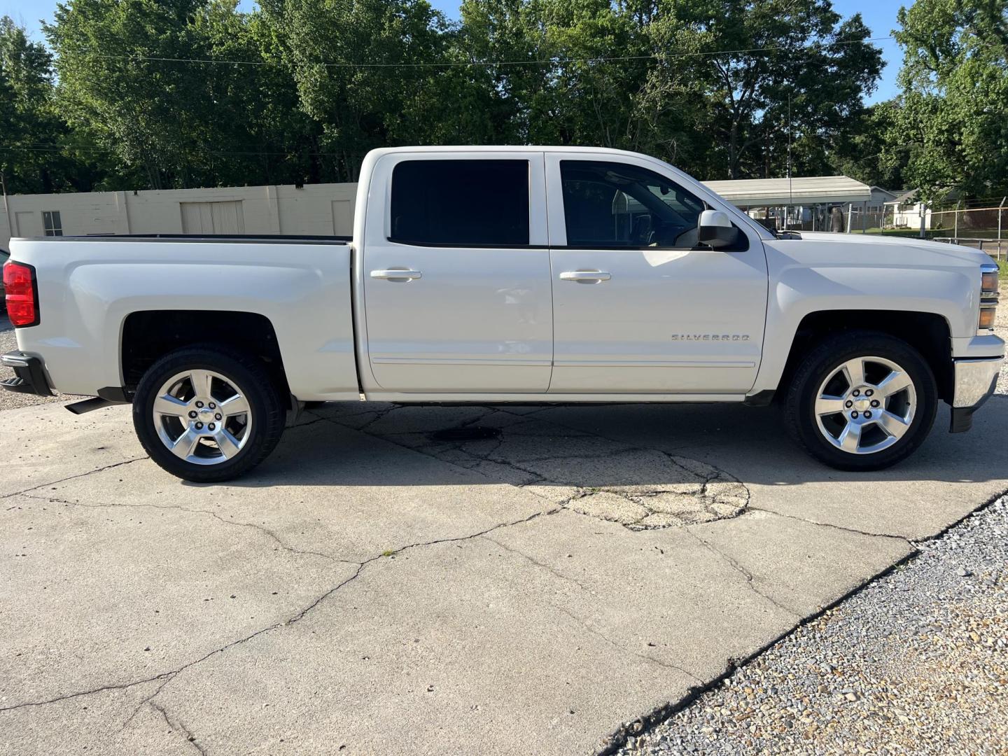 2015 White Diamond /Tan Chevrolet Silverado 1500 LT (3GCPCREC1FG) with an 5.3L V8 engine, 6-Speed Automatic transmission, located at 4520 Airline Hwy, Baton Rouge, LA, 70805, (225) 357-1497, 30.509325, -91.145432 - 2015 Chevrolet Silverado Crew Cab LT 2WD **ONE OWNER** 5.3 V8 Gas, 118K Miles, Katzkin Leather Seats, Cold A/C, Power Seats, Windows, Locks & Mirrors, Navigation, Backup Camera, Tow Package. FOR INFO PLEASE CONTACT JEFF AT 225-413-0981. CHECK OUT OUR A+ RATING WITH THE BETTER BUSINESS BUREAU. WE HAV - Photo#4