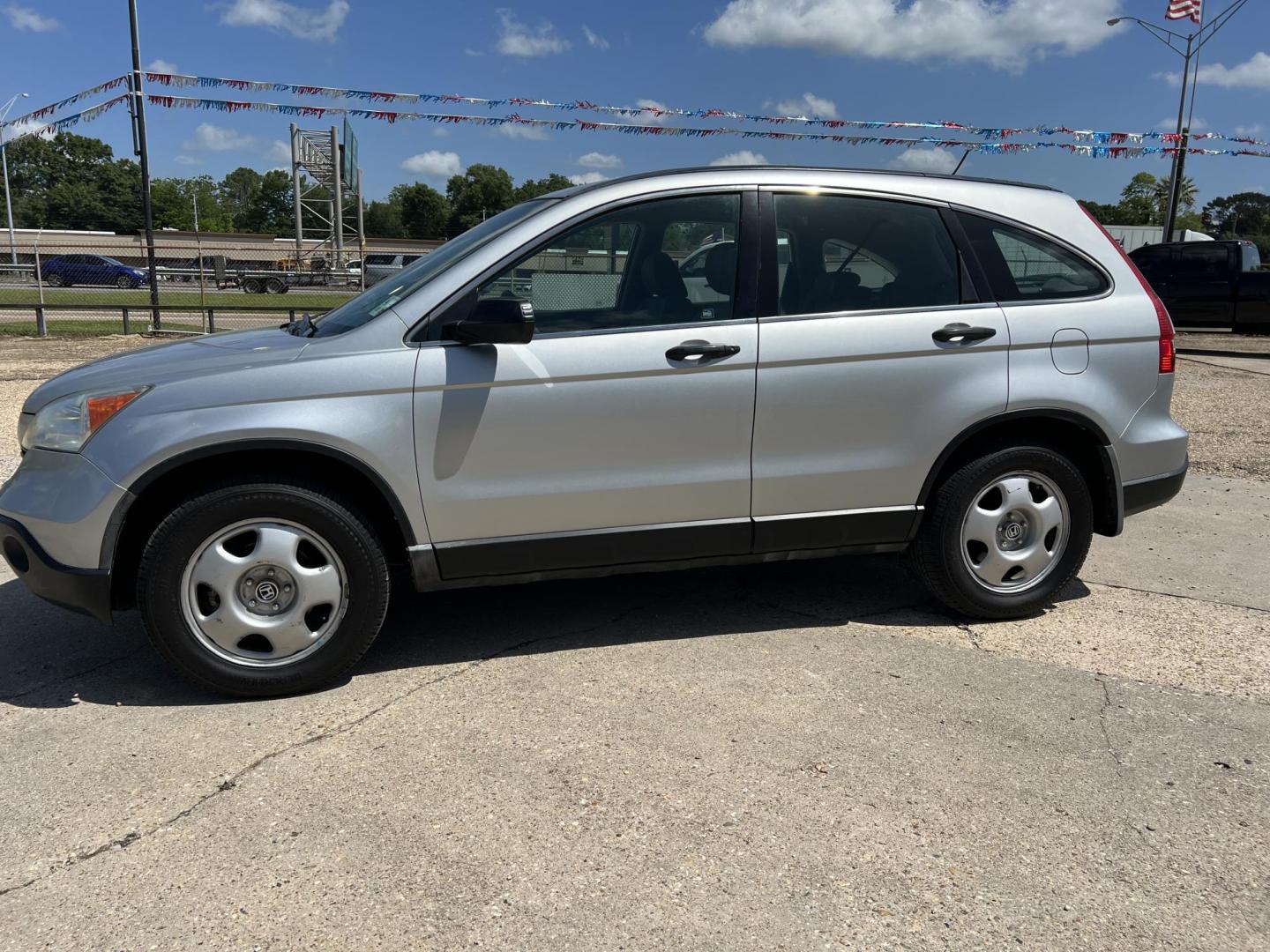 2009 Silver /Gray Honda CR-V LX (3CZRE38389G) with an 2.4L L4 DOHC 16V engine, Automatic transmission, located at 4520 Airline Hwy, Baton Rouge, LA, 70805, (225) 357-1497, 30.509325, -91.145432 - 2009 Honda CR-V LX 2.4L 4 Cylinder Gas Saver, 135K Miles, Cold A/C, Power Windows, Locks & Mirrors, Seating For 5. FOR INFO PLEASE CONTACT JEFF AT 225-413-0981. CHECK OUT OUR A+ RATING WITH THE BETTER BUSINESS BUREAU. WE HAVE BEEN A FAMILY OWNED AND OPERATED BUSINESS AT THE SAME LOCATION FOR OVER 4 - Photo#1
