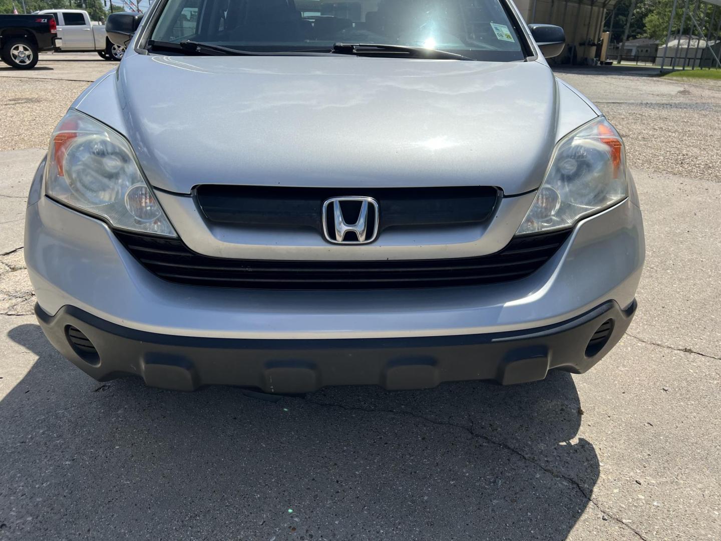 2009 Silver /Gray Honda CR-V LX (3CZRE38389G) with an 2.4L L4 DOHC 16V engine, Automatic transmission, located at 4520 Airline Hwy, Baton Rouge, LA, 70805, (225) 357-1497, 30.509325, -91.145432 - 2009 Honda CR-V LX 2.4L 4 Cylinder Gas Saver, 135K Miles, Cold A/C, Power Windows, Locks & Mirrors, Seating For 5. FOR INFO PLEASE CONTACT JEFF AT 225-413-0981. CHECK OUT OUR A+ RATING WITH THE BETTER BUSINESS BUREAU. WE HAVE BEEN A FAMILY OWNED AND OPERATED BUSINESS AT THE SAME LOCATION FOR OVER 4 - Photo#2