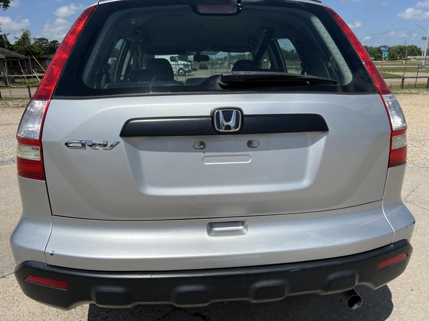 2009 Silver /Gray Honda CR-V LX (3CZRE38389G) with an 2.4L L4 DOHC 16V engine, Automatic transmission, located at 4520 Airline Hwy, Baton Rouge, LA, 70805, (225) 357-1497, 30.509325, -91.145432 - 2009 Honda CR-V LX 2.4L 4 Cylinder Gas Saver, 135K Miles, Cold A/C, Power Windows, Locks & Mirrors, Seating For 5. FOR INFO PLEASE CONTACT JEFF AT 225-413-0981. CHECK OUT OUR A+ RATING WITH THE BETTER BUSINESS BUREAU. WE HAVE BEEN A FAMILY OWNED AND OPERATED BUSINESS AT THE SAME LOCATION FOR OVER 4 - Photo#6