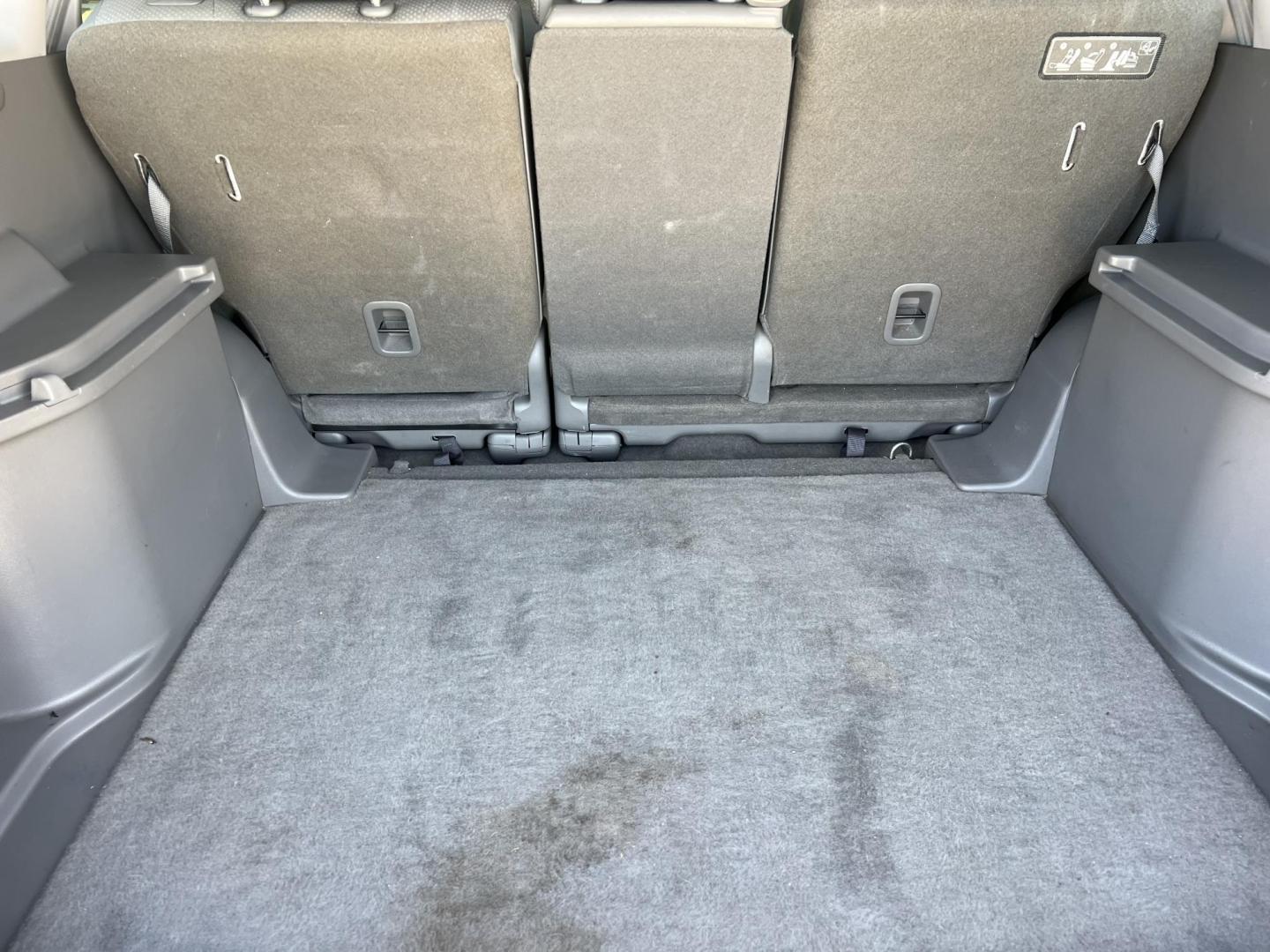 2009 Silver /Gray Honda CR-V LX (3CZRE38389G) with an 2.4L L4 DOHC 16V engine, Automatic transmission, located at 4520 Airline Hwy, Baton Rouge, LA, 70805, (225) 357-1497, 30.509325, -91.145432 - 2009 Honda CR-V LX 2.4L 4 Cylinder Gas Saver, 135K Miles, Cold A/C, Power Windows, Locks & Mirrors, Seating For 5. FOR INFO PLEASE CONTACT JEFF AT 225-413-0981. CHECK OUT OUR A+ RATING WITH THE BETTER BUSINESS BUREAU. WE HAVE BEEN A FAMILY OWNED AND OPERATED BUSINESS AT THE SAME LOCATION FOR OVER 4 - Photo#14