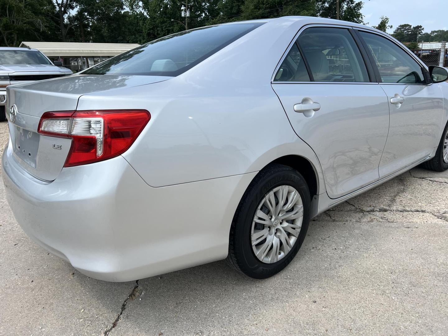 2014 Silver /Gray Toyota Camry LE (4T1BF1FK9EU) with an 2.5L L4 DOHC 16V engine, 6-Speed Automatic transmission, located at 4520 Airline Hwy, Baton Rouge, LA, 70805, (225) 357-1497, 30.509325, -91.145432 - 2014 Toyota Camry LE 2.5L 4 Cylinder Gas Saver, 182K Miles, Automatic, Bluetooth Radio, Cold A/C, Power Windows, Locks & Mirrors, Seating For 5. Always Serviced At Toyota Dealer. FOR INFO PLEASE CONTACT JEFF AT 225-413-0981. CHECK OUT OUR A+ RATING WITH THE BETTER BUSINESS BUREAU. WE HAVE BEEN A FA - Photo#5