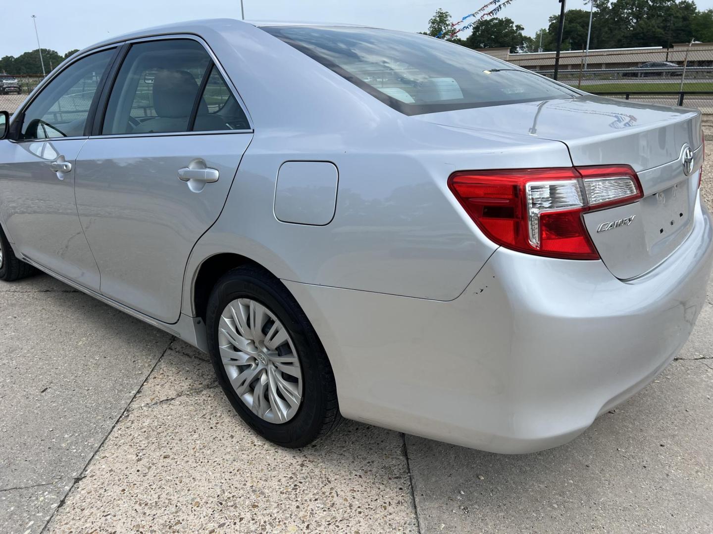 2014 Silver /Gray Toyota Camry LE (4T1BF1FK9EU) with an 2.5L L4 DOHC 16V engine, 6-Speed Automatic transmission, located at 4520 Airline Hwy, Baton Rouge, LA, 70805, (225) 357-1497, 30.509325, -91.145432 - 2014 Toyota Camry LE 2.5L 4 Cylinder Gas Saver, 182K Miles, Automatic, Bluetooth Radio, Cold A/C, Power Windows, Locks & Mirrors, Seating For 5. Always Serviced At Toyota Dealer. FOR INFO PLEASE CONTACT JEFF AT 225-413-0981. CHECK OUT OUR A+ RATING WITH THE BETTER BUSINESS BUREAU. WE HAVE BEEN A FA - Photo#7