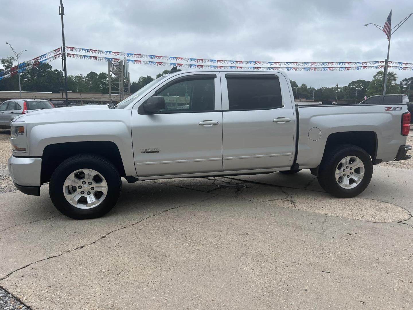 2018 Silver /Black Chevrolet Silverado 1500 Z71 (3GCUKREC4JG) with an 5.3L V8 engine, 6-Speed Automatic transmission, located at 4520 Airline Hwy, Baton Rouge, LA, 70805, (225) 357-1497, 30.509325, -91.145432 - 2018 Chevrolet Silverado Crew Cab Z71 4X4 **NO ACCIDENTS** 5.3 V8 Gas, 177K Miles, Cold A/C, Power Seat, Windows, Locks & Mirrors, Navigation, Backup Camera, Tow Package. Has Some Scratches & Minor Dent On Front Bumper. FOR INFO PLEASE CONTACT JEFF AT 225-413-0981. CHECK OUT OUR A+ RATING WITH THE - Photo#1